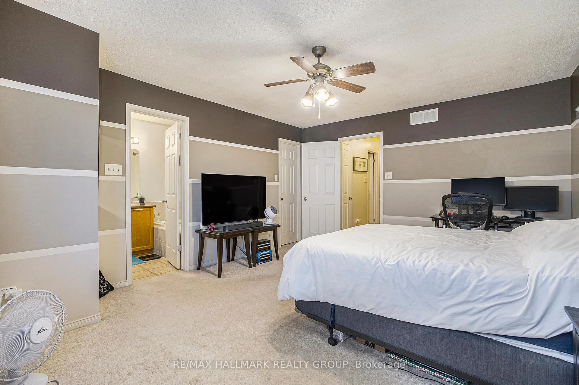 Photo 13 of 11 Scampton Drive, Ottawa, Kanata - Morgan's Grant/South March — HOMEH
