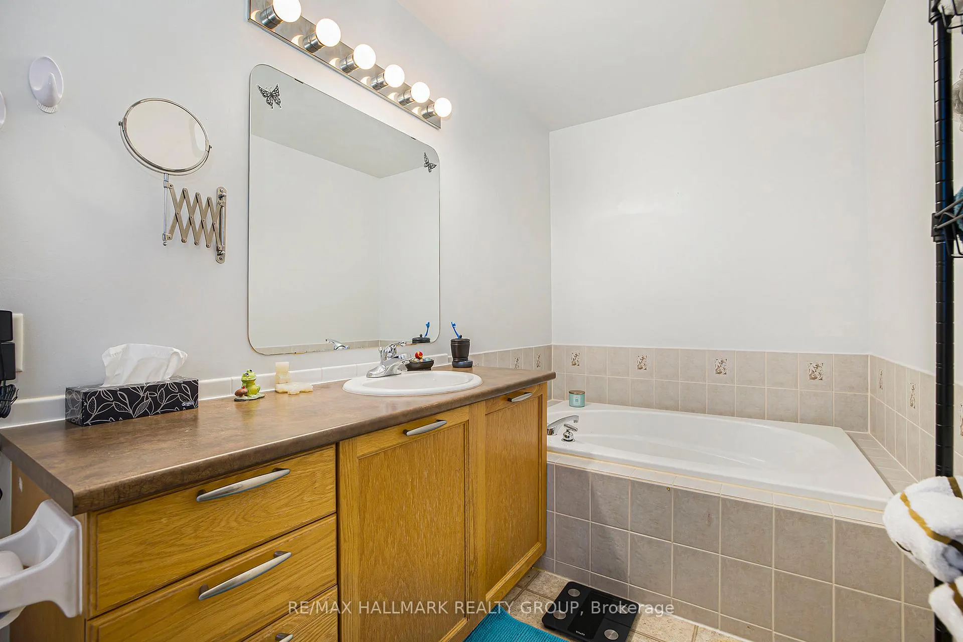 Photo 14 of 11 Scampton Drive, Ottawa, Kanata - Morgan's Grant/South March — HOMEH