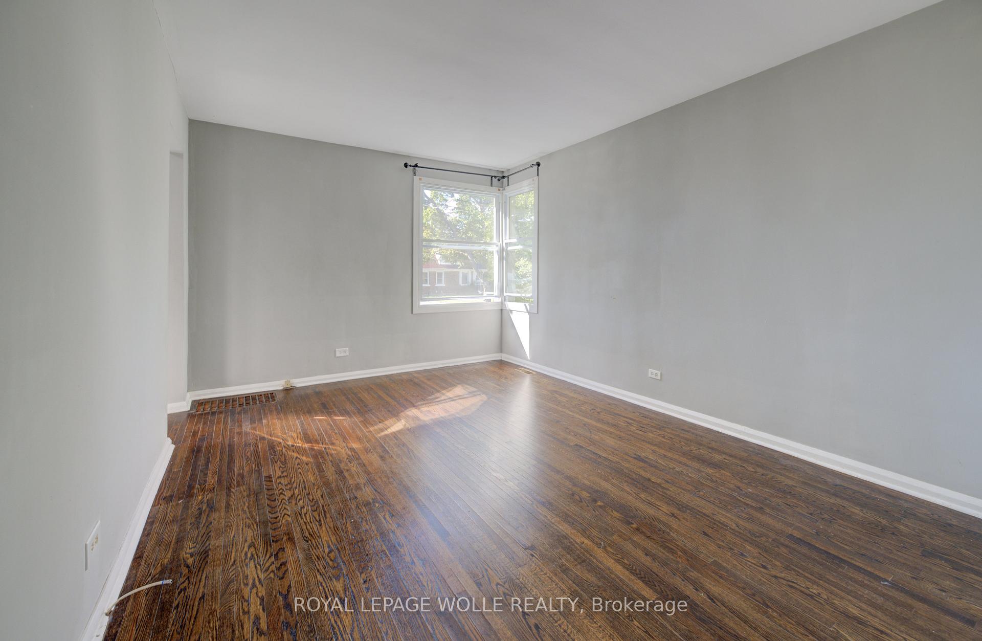 Photo 11 of 50 St Clair Avenue, Kitchener — HOMEH