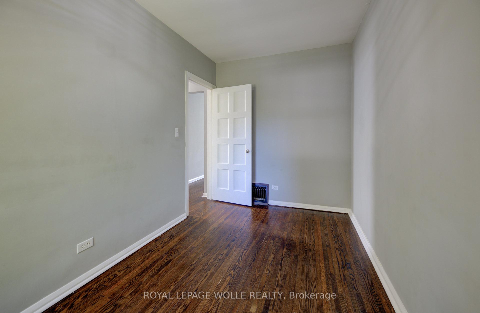 Photo 17 of 50 St Clair Avenue, Kitchener — HOMEH