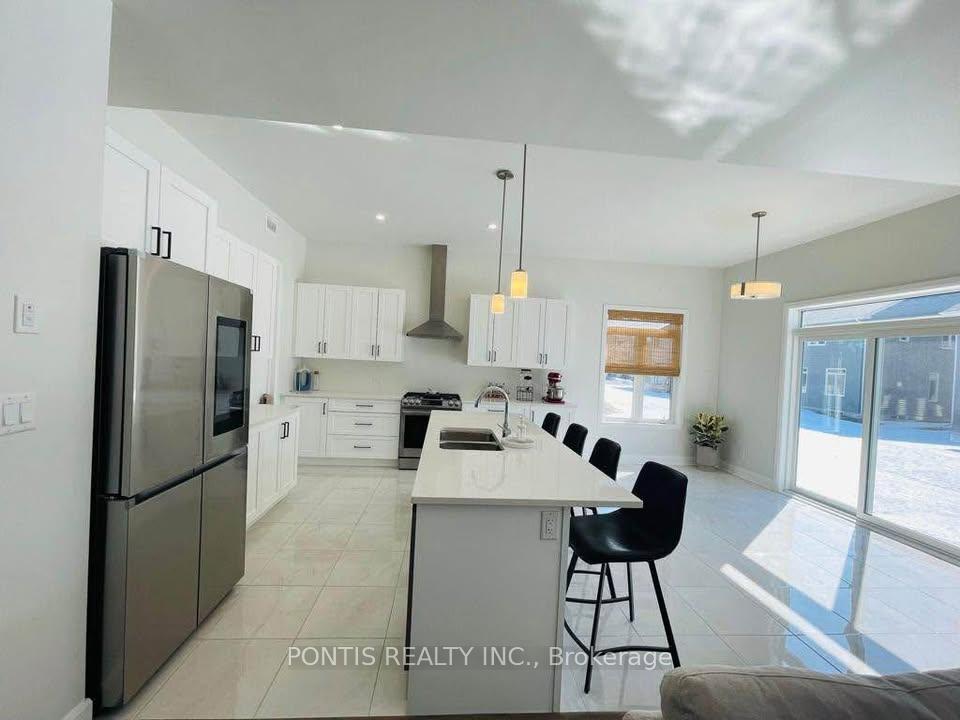 Photo 3 of 1407 Tulip Drive, Kingston, City Northwest — HOMEH