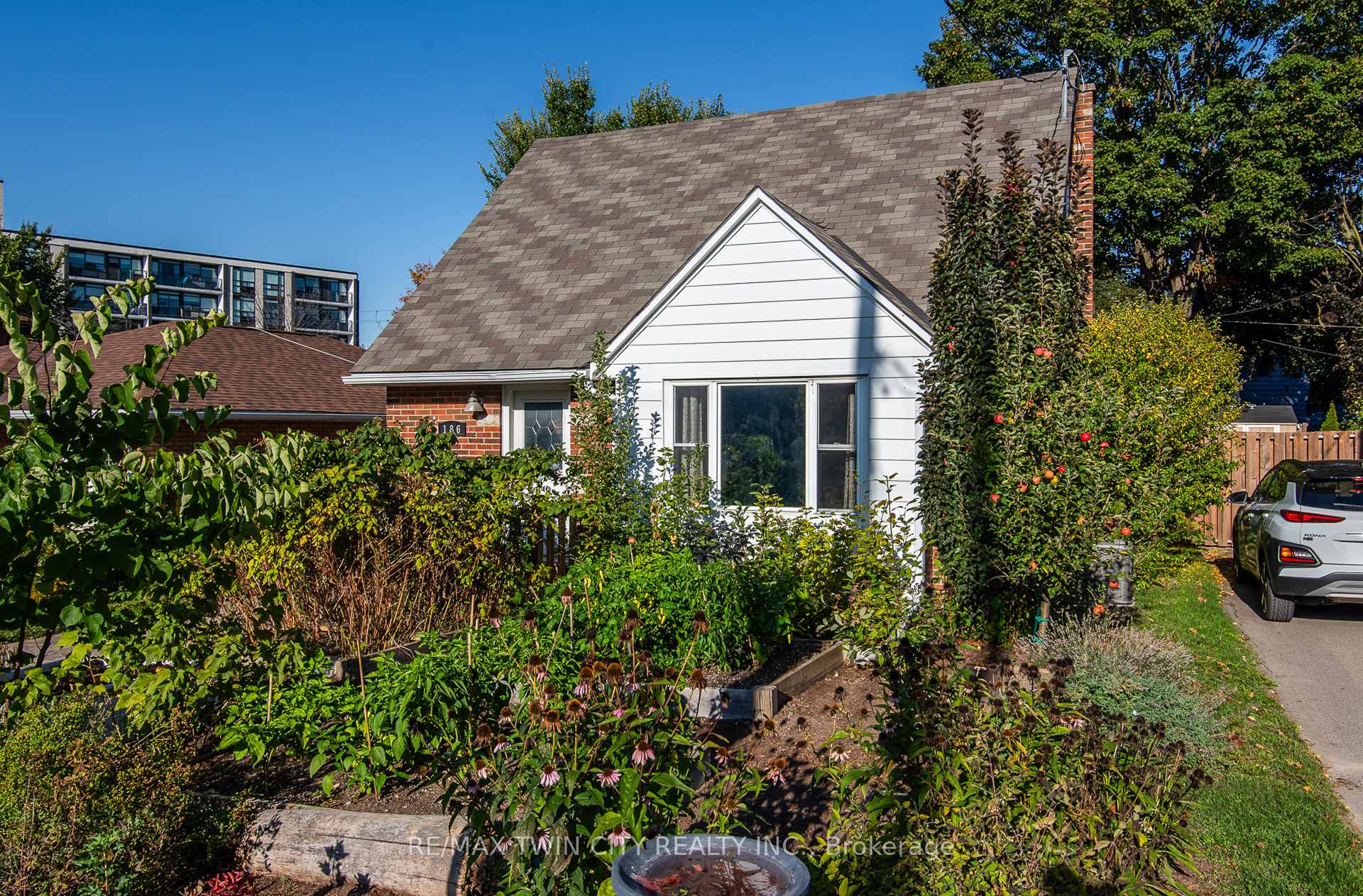 Photo 1 of 186 Highland Road E, Kitchener — HOMEH