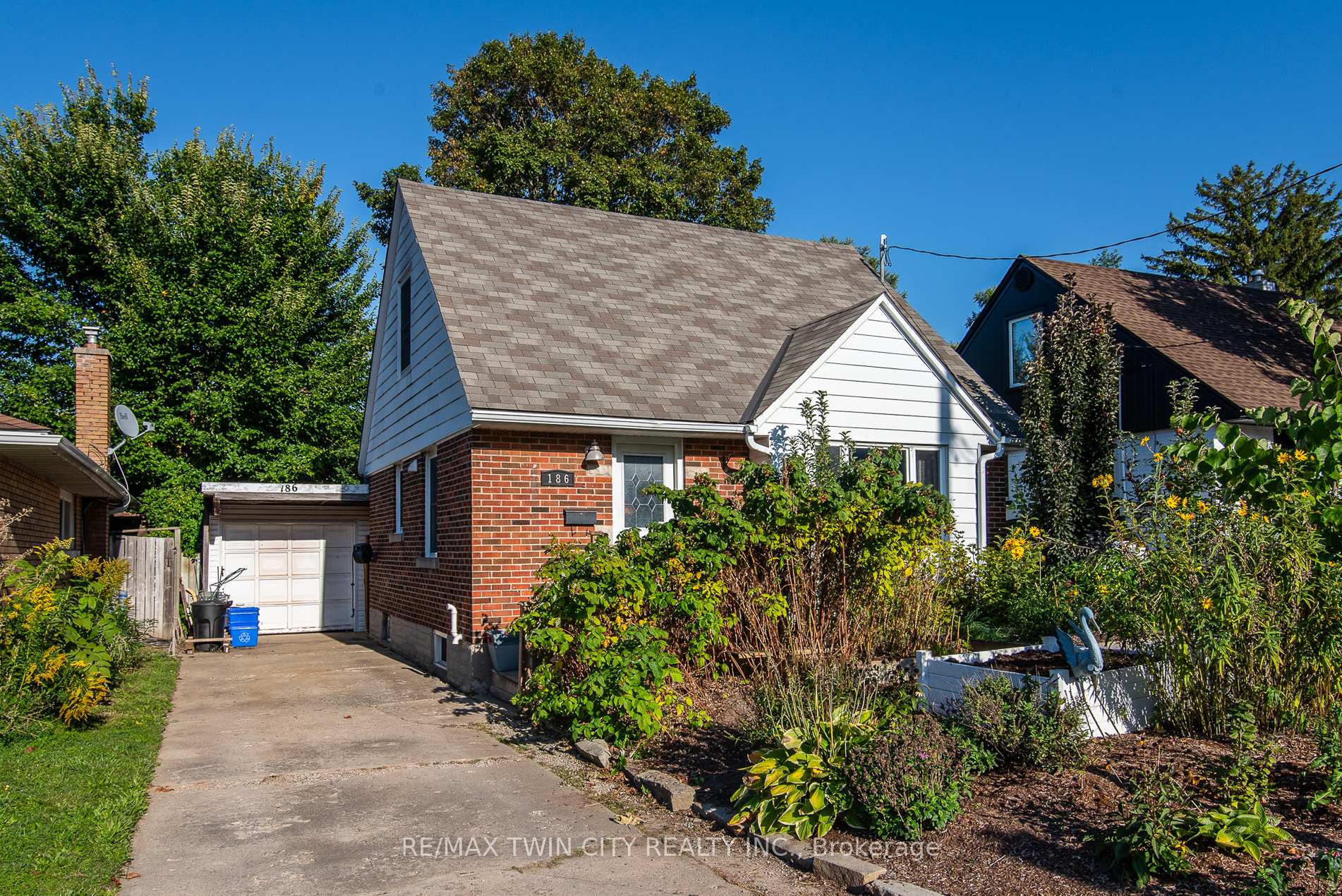 Photo 3 of 186 Highland Road E, Kitchener — HOMEH