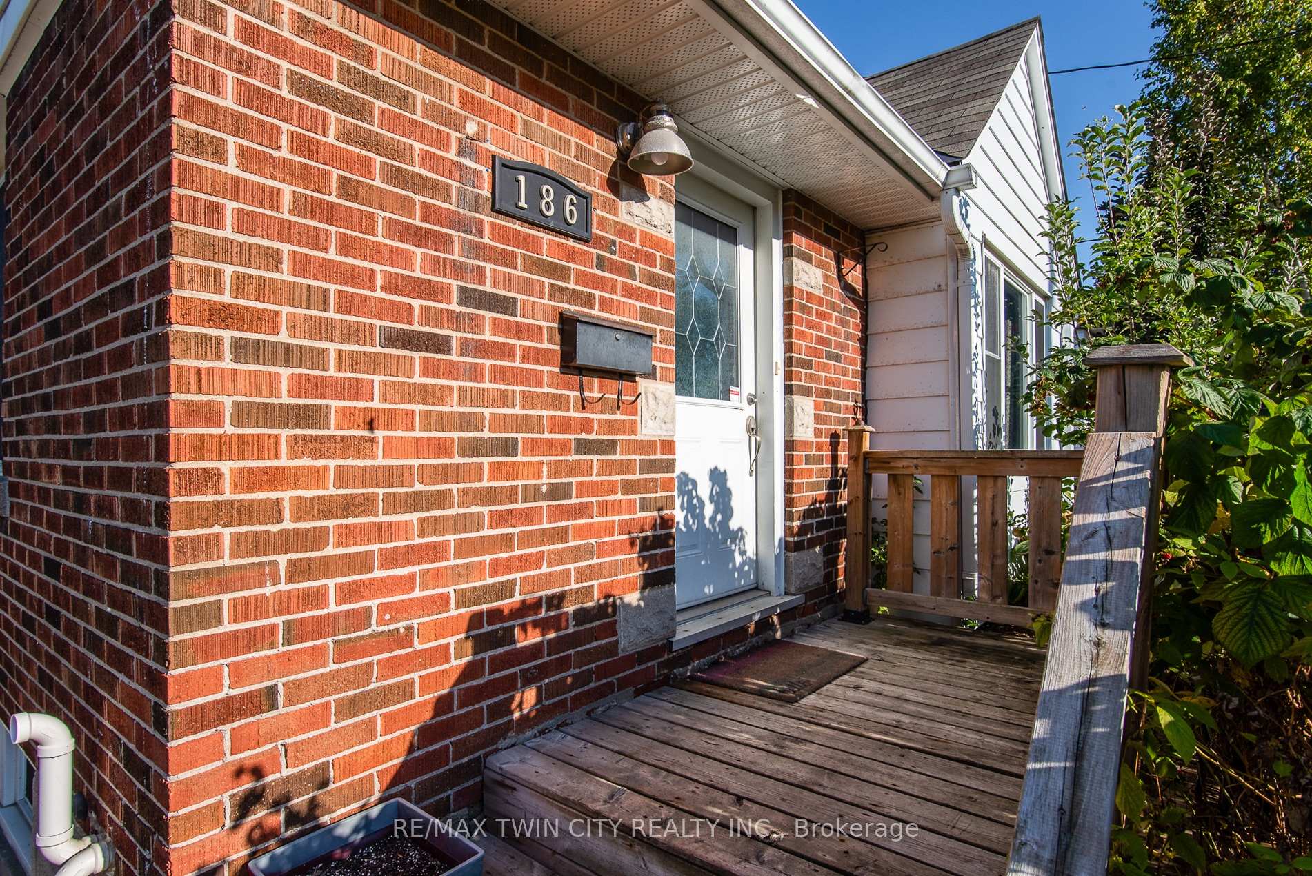 Photo 4 of 186 Highland Road E, Kitchener — HOMEH