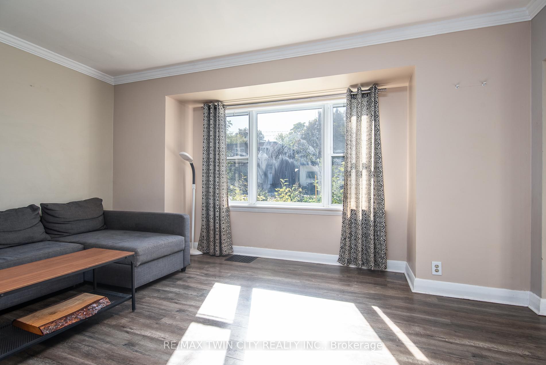 Photo 9 of 186 Highland Road E, Kitchener — HOMEH