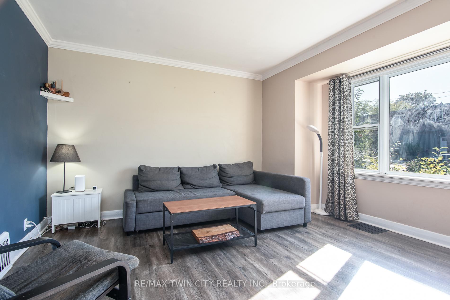 Photo 10 of 186 Highland Road E, Kitchener — HOMEH