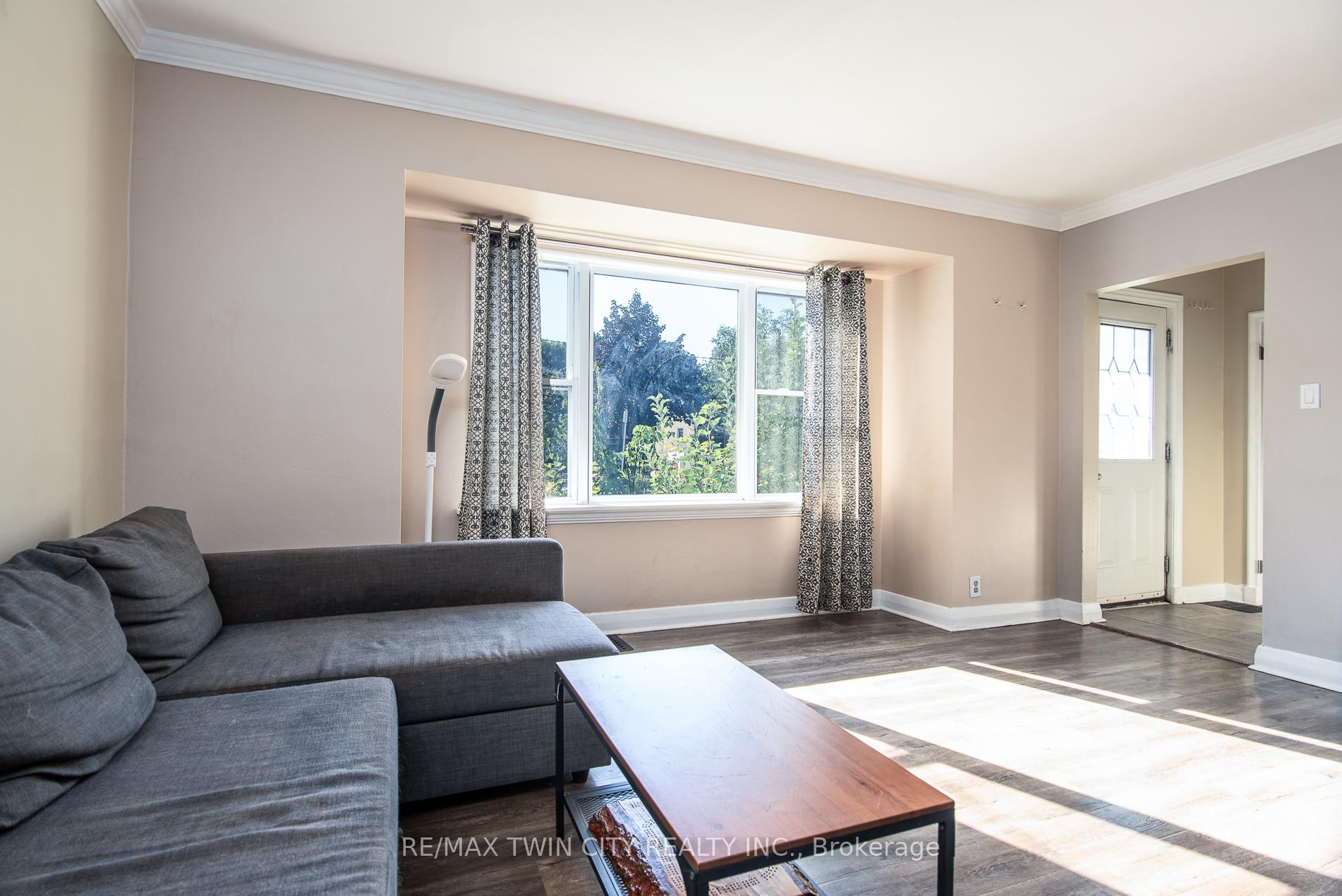 Photo 11 of 186 Highland Road E, Kitchener — HOMEH