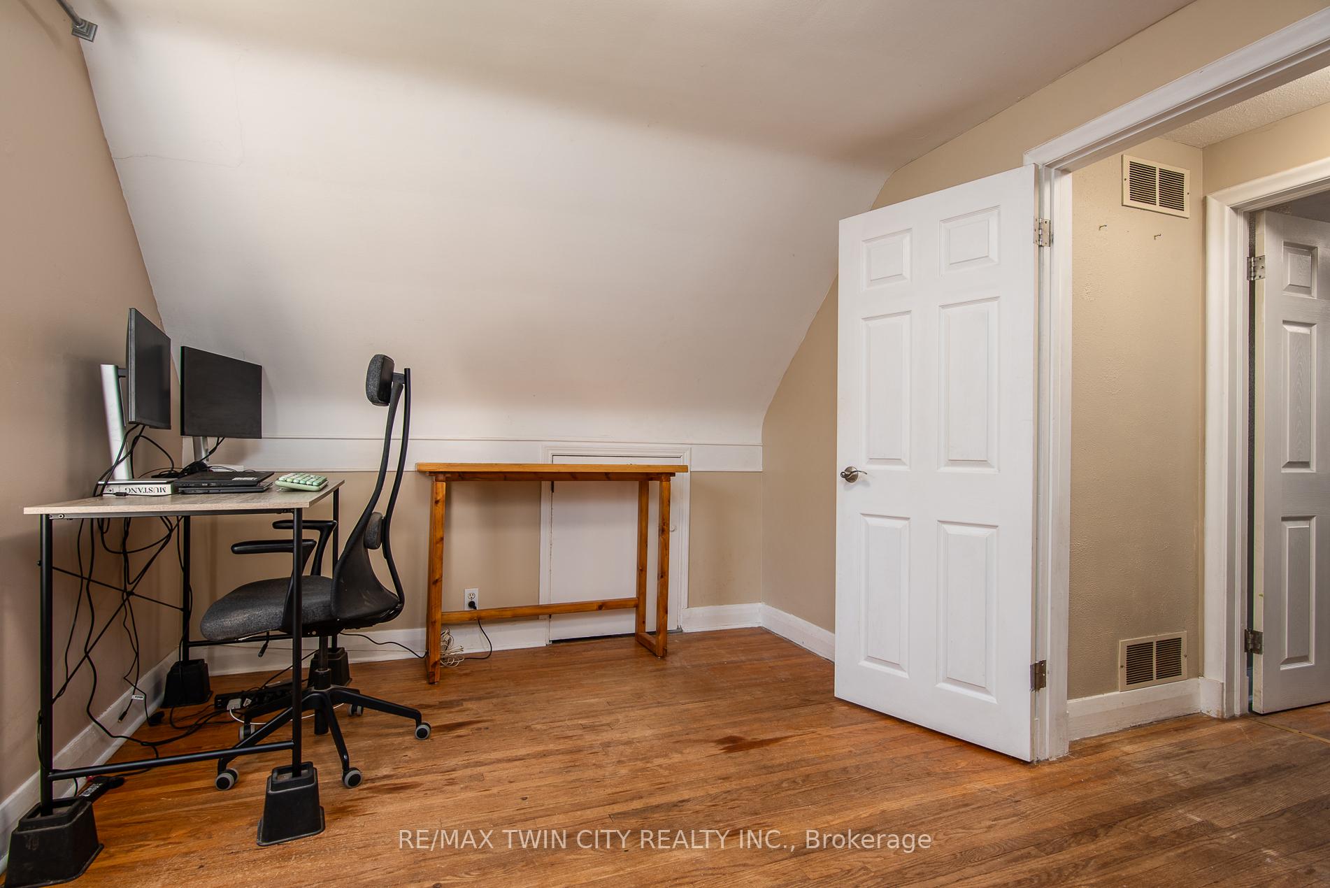 Photo 30 of 186 Highland Road E, Kitchener — HOMEH