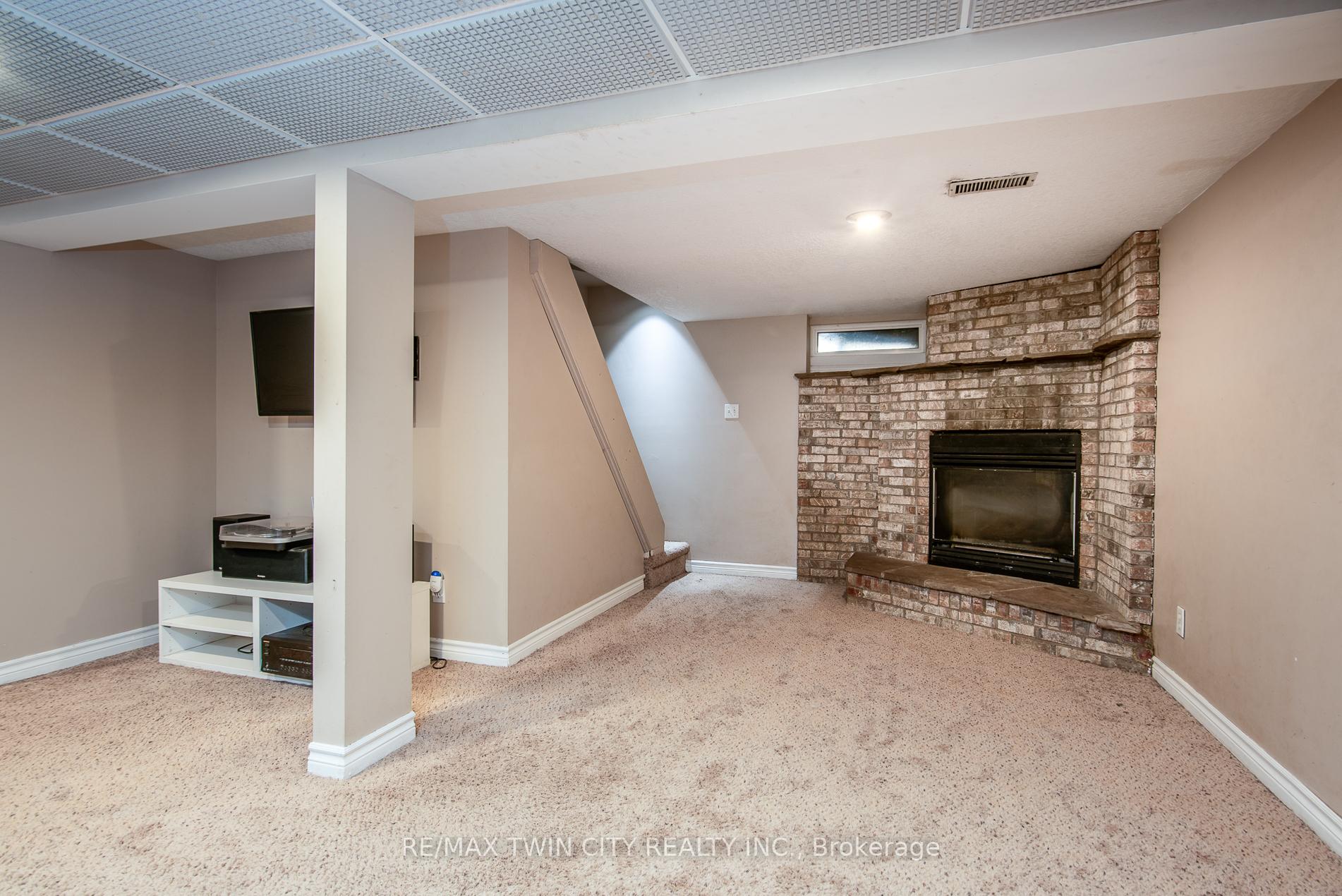 Photo 31 of 186 Highland Road E, Kitchener — HOMEH