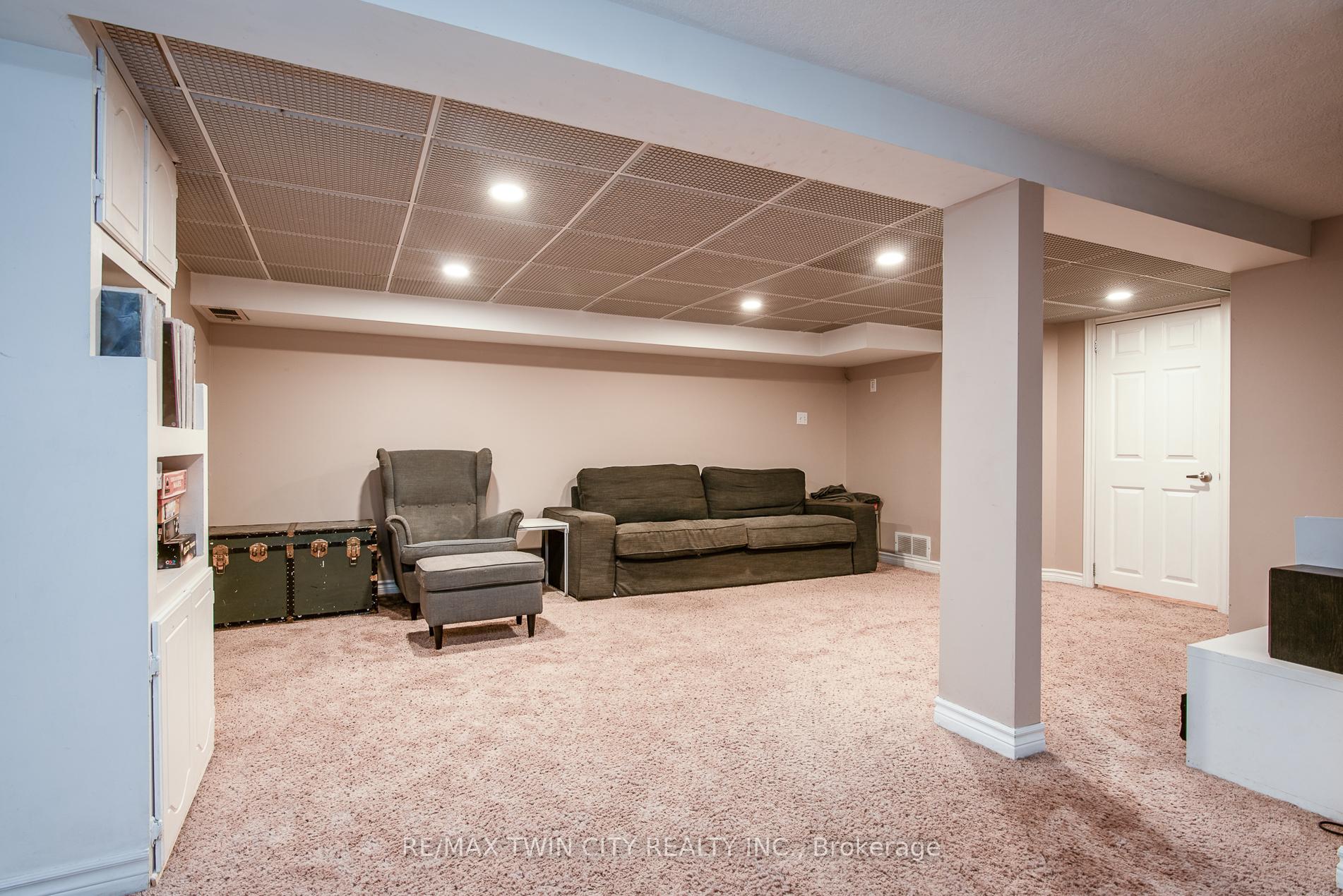 Photo 33 of 186 Highland Road E, Kitchener — HOMEH
