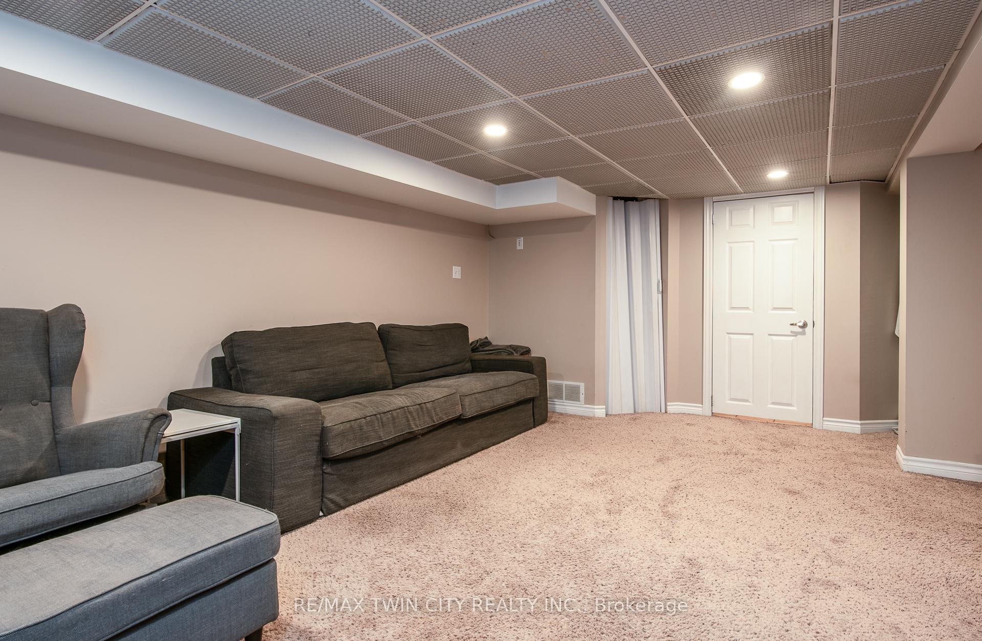 Photo 34 of 186 Highland Road E, Kitchener — HOMEH