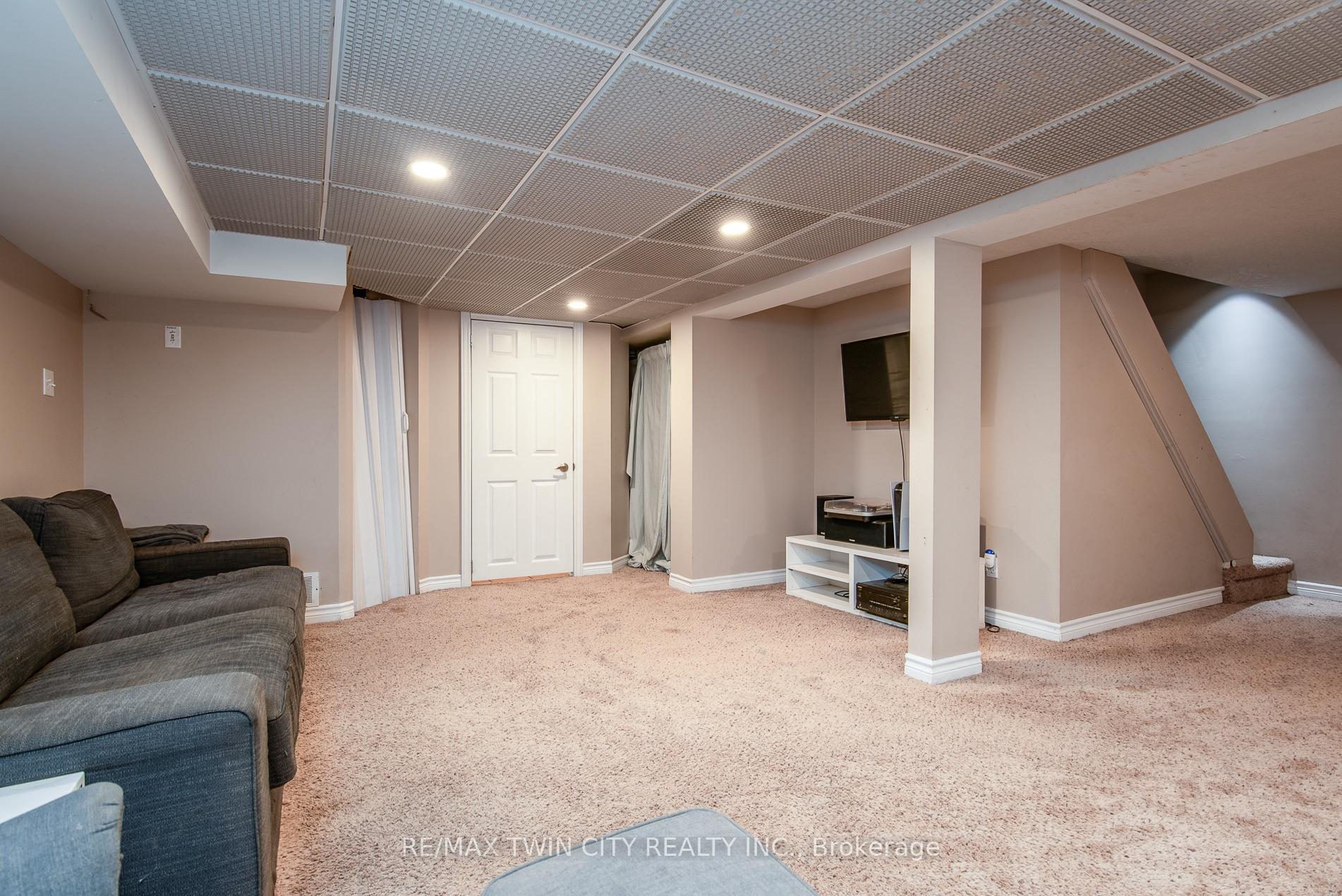 Photo 35 of 186 Highland Road E, Kitchener — HOMEH