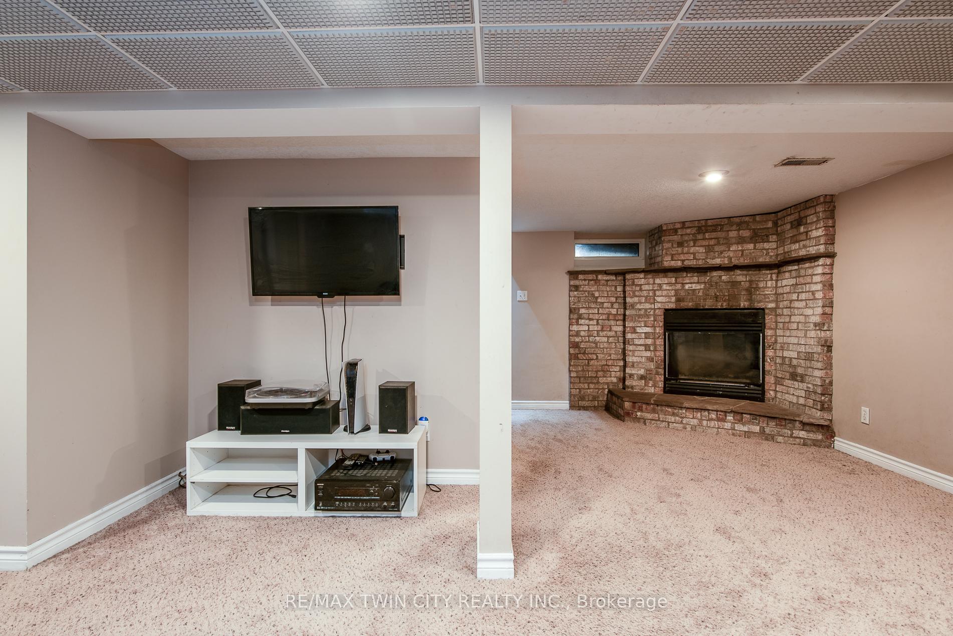 Photo 36 of 186 Highland Road E, Kitchener — HOMEH