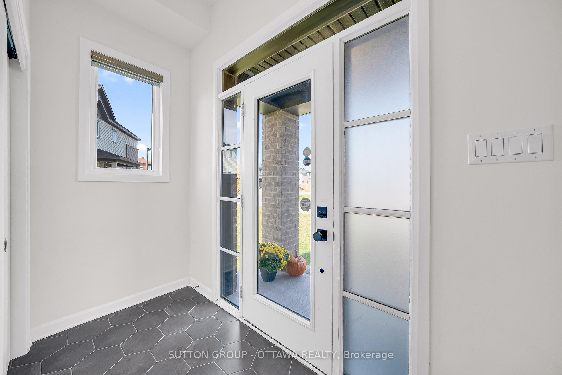Photo 10 of 1006 Speedvale Court, Ottawa, Kanata - Kanata Lakes/Heritage Hills — HOMEH