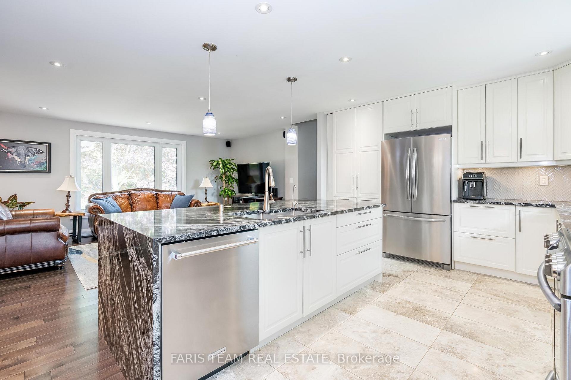 Photo 5 of 2077 Thompson Street, Innisfil, Alcona — HOMEH