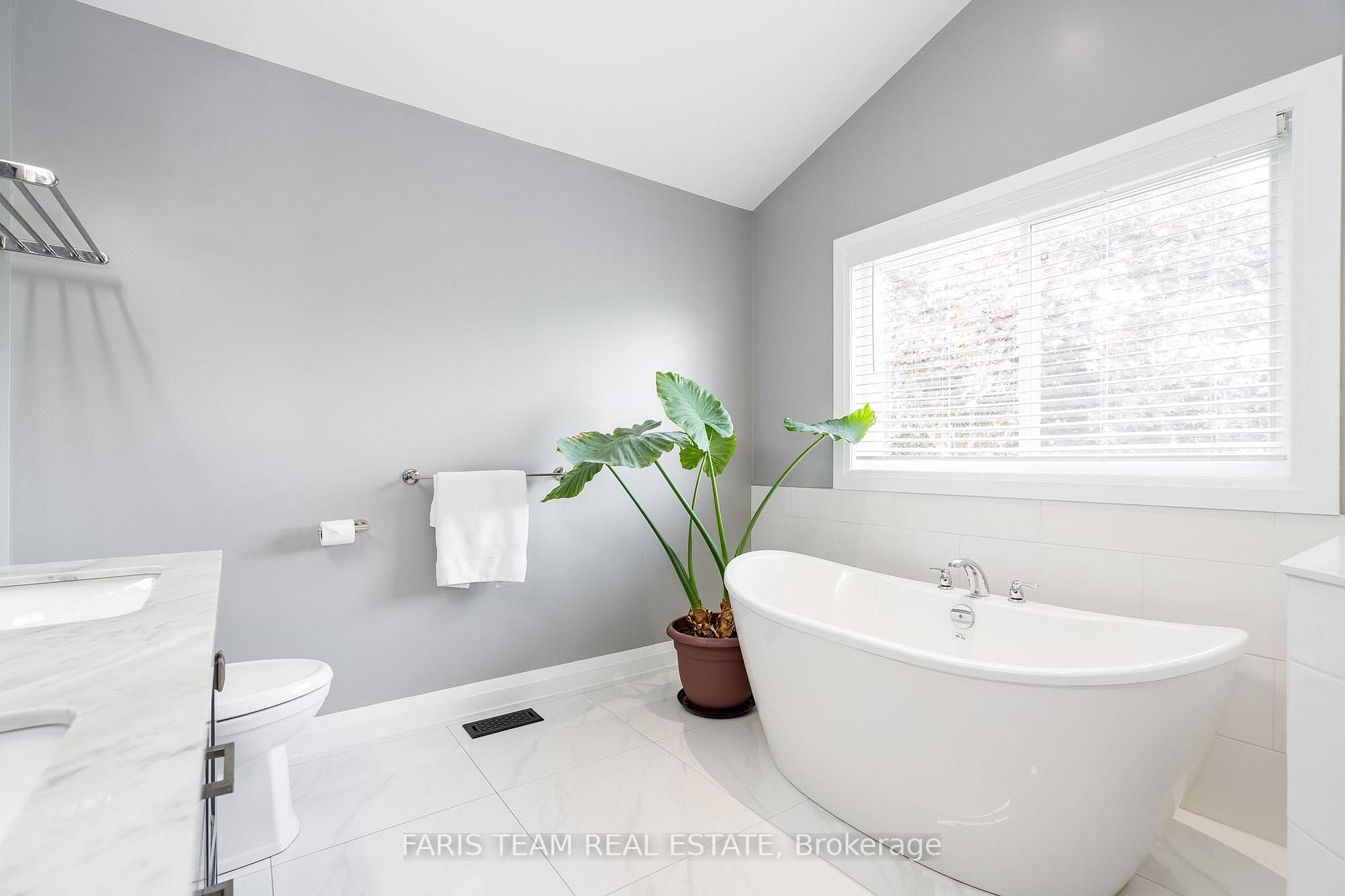 Photo 17 of 2077 Thompson Street, Innisfil, Alcona — HOMEH