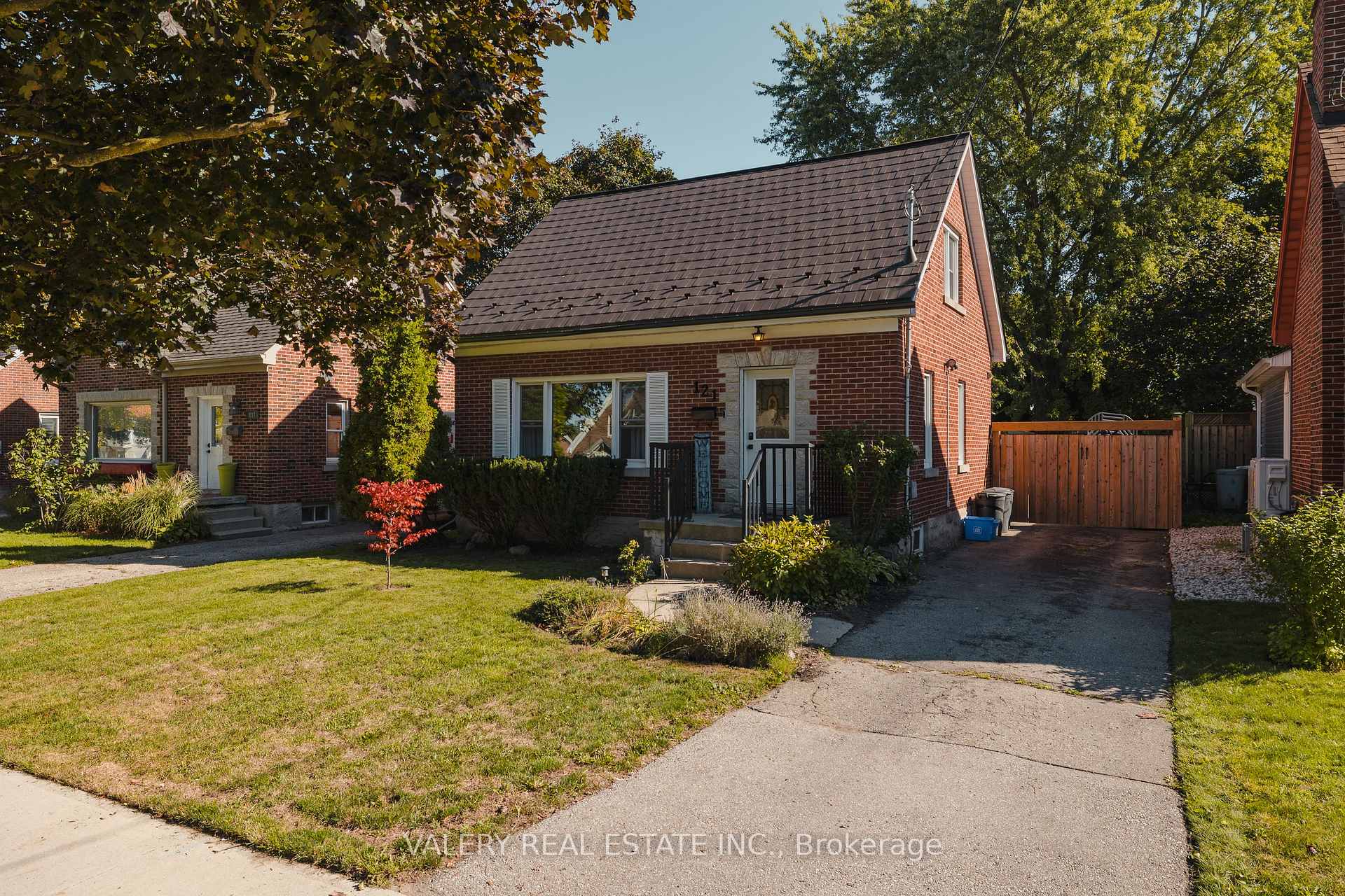 Photo 1 of 121 Adelaide Street, Kitchener, Victoria Hills — HOMEH