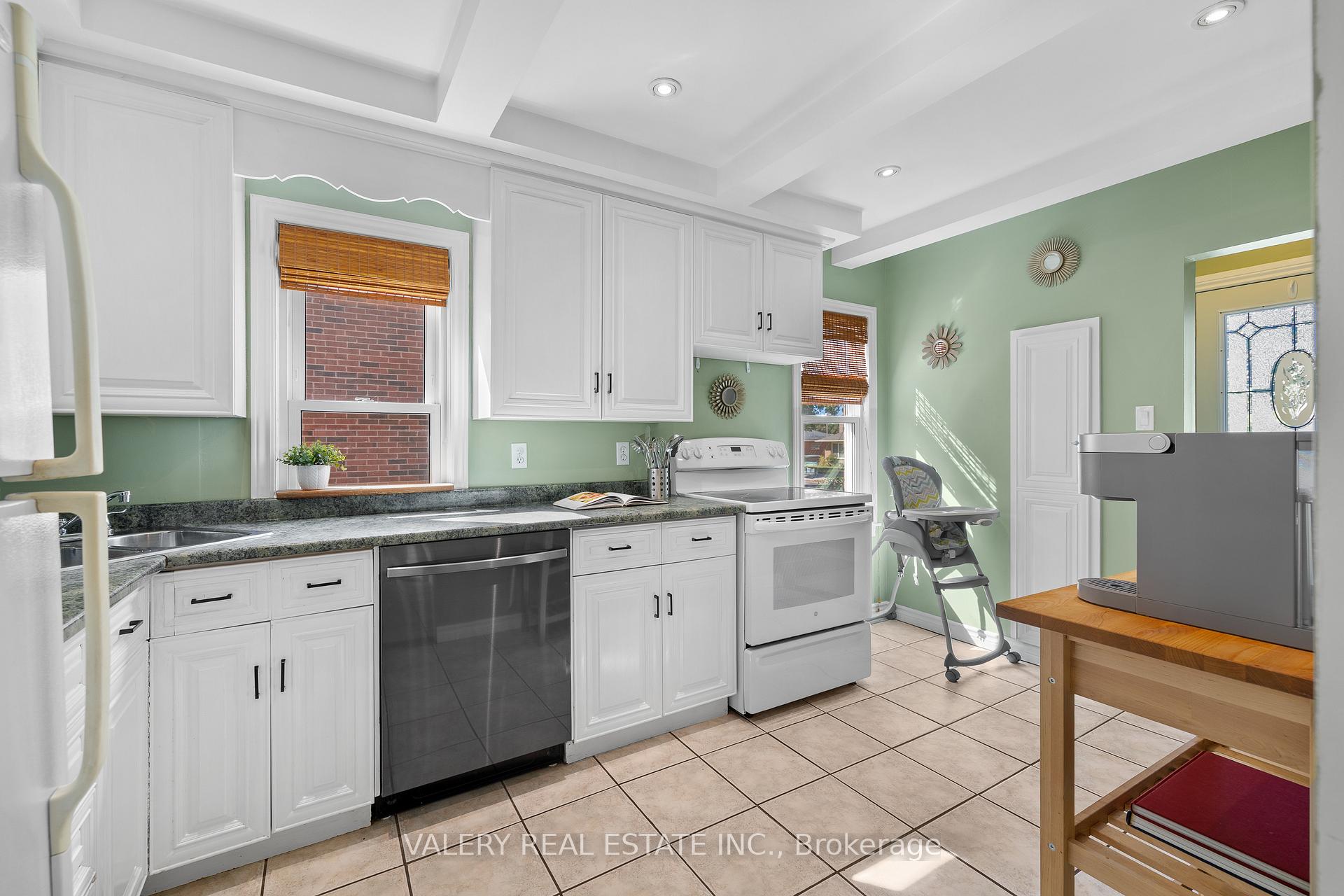 Photo 2 of 121 Adelaide Street, Kitchener, Victoria Hills — HOMEH