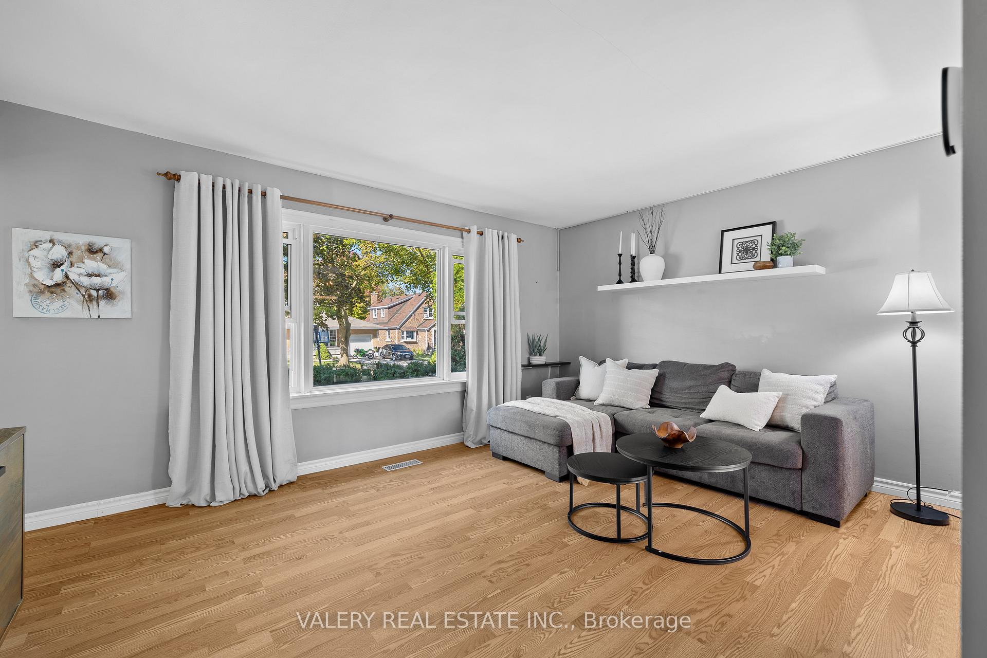 Photo 4 of 121 Adelaide Street, Kitchener, Victoria Hills — HOMEH