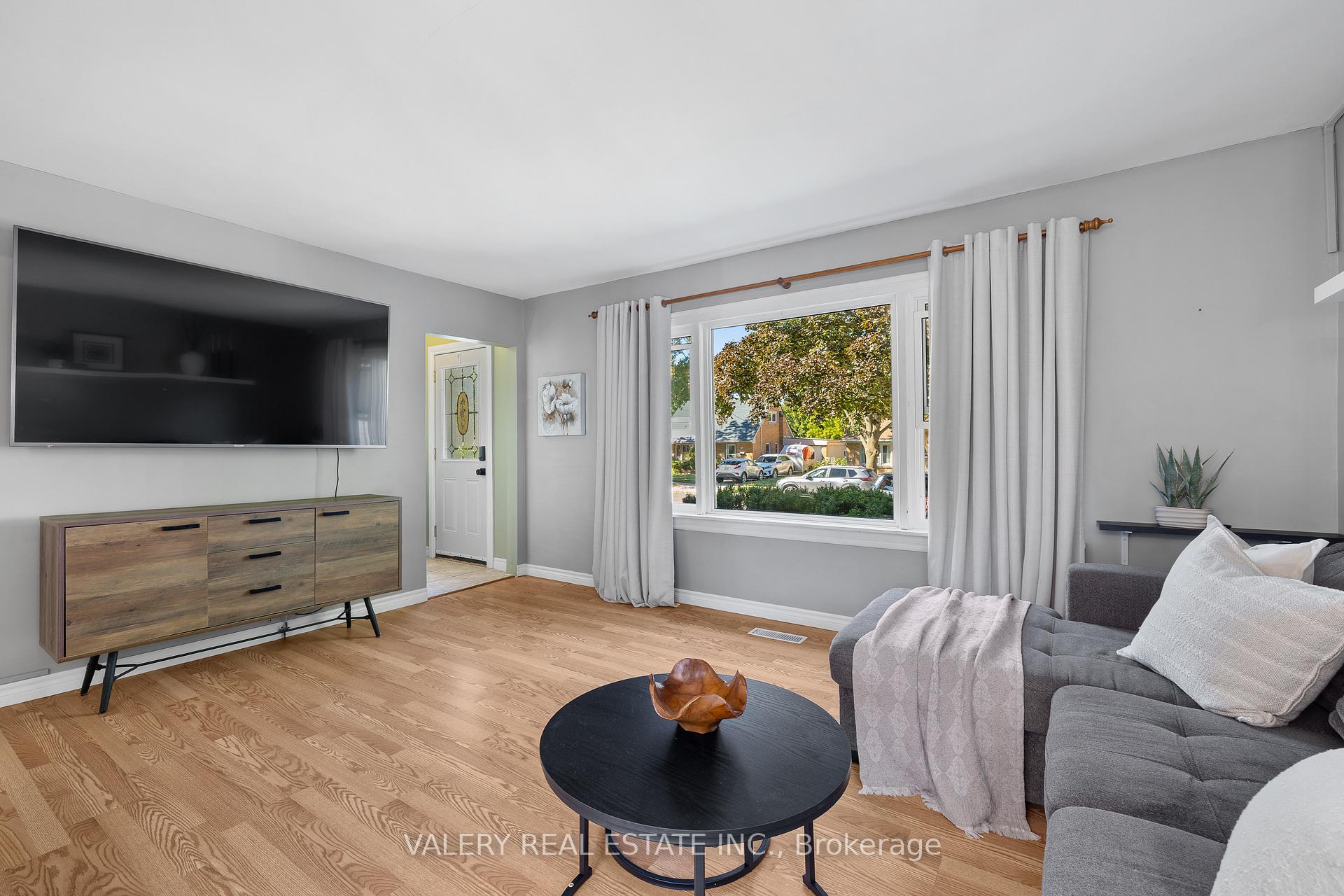 Photo 6 of 121 Adelaide Street, Kitchener, Victoria Hills — HOMEH