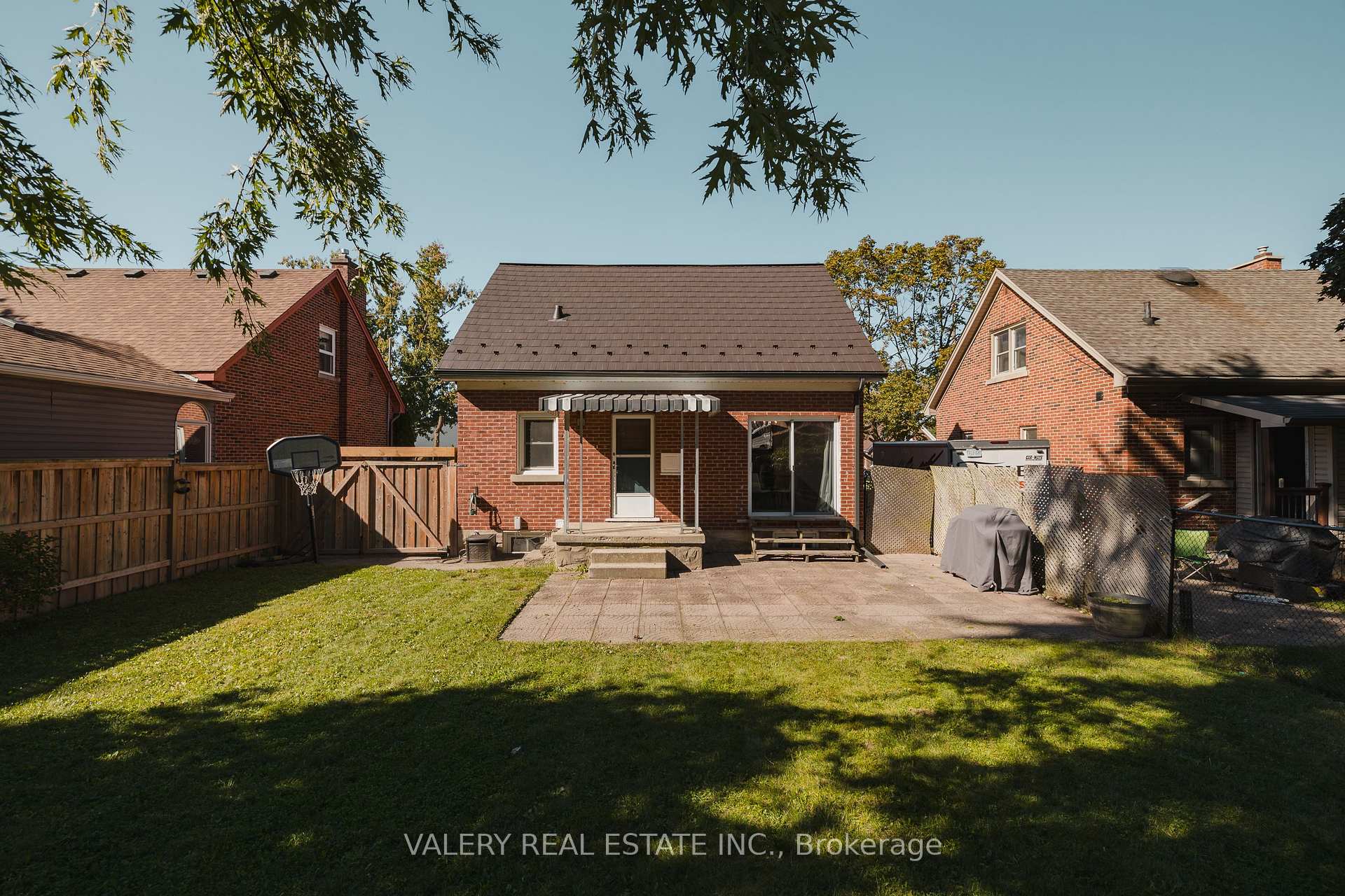 Photo 17 of 121 Adelaide Street, Kitchener, Victoria Hills — HOMEH