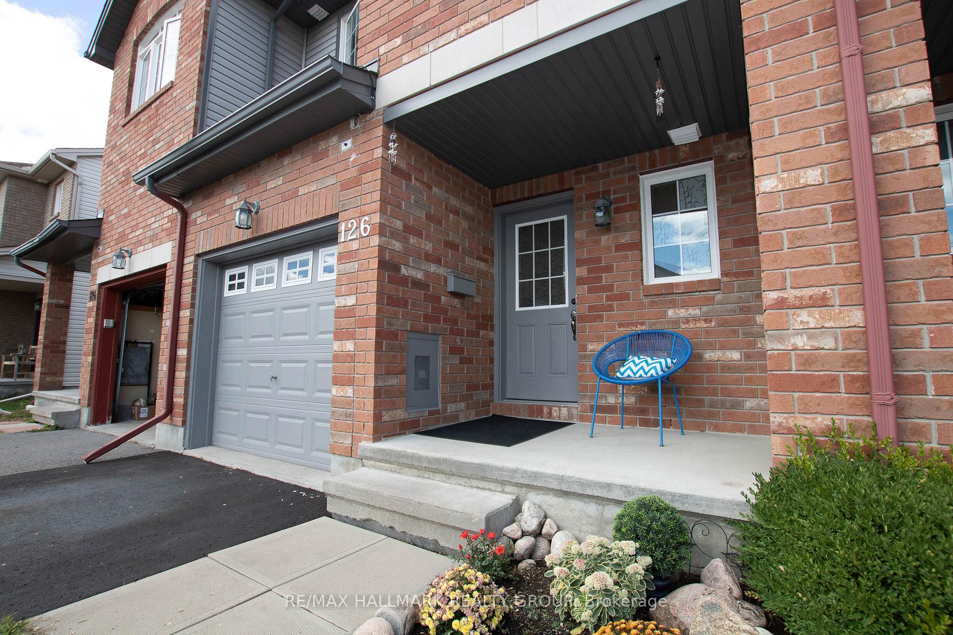 Photo 2 of 126 Lokoya Street, Ottawa, Kanata - Emerald Meadows/Trailwest — HOMEH