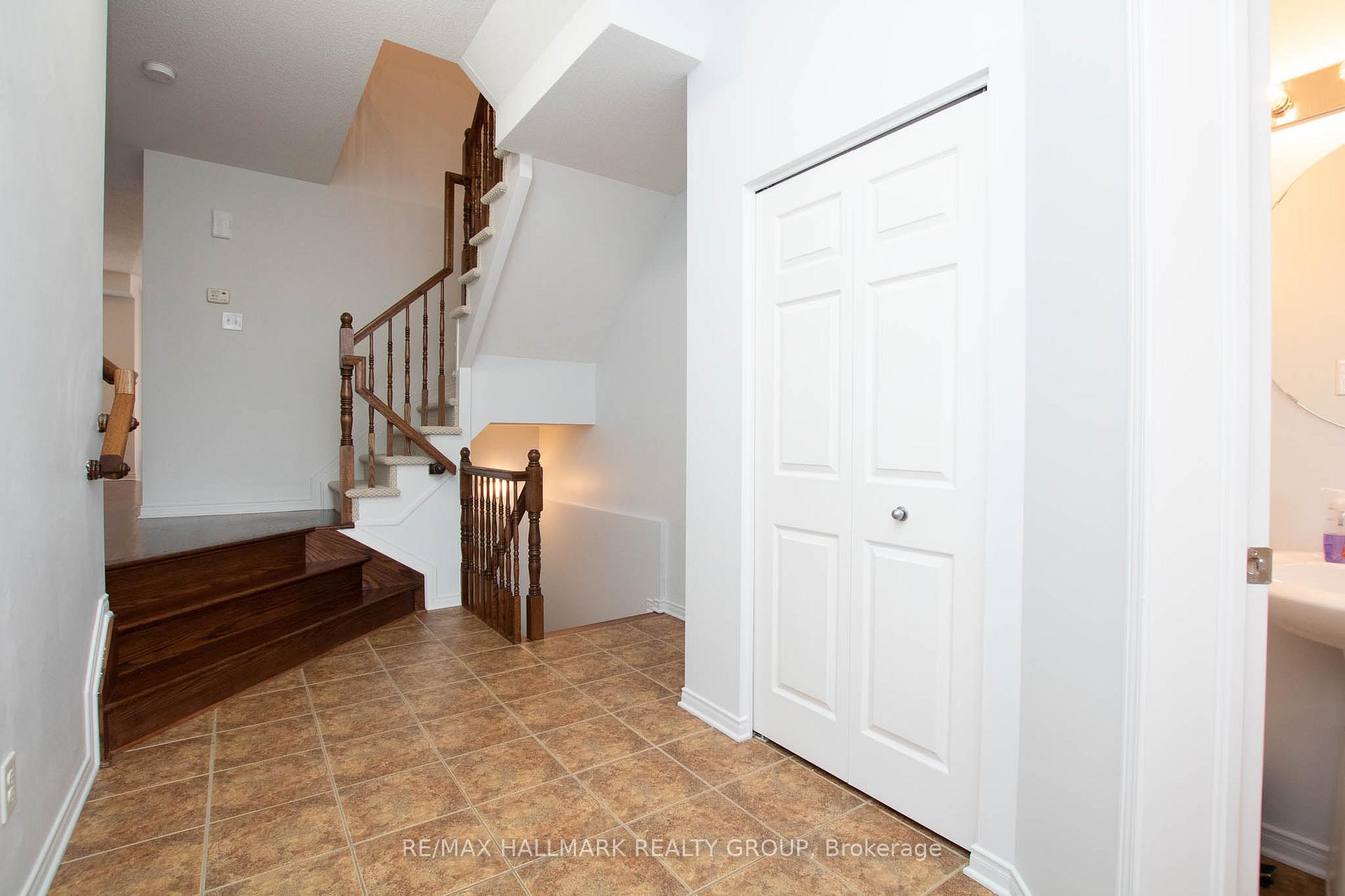Photo 3 of 126 Lokoya Street, Ottawa, Kanata - Emerald Meadows/Trailwest — HOMEH