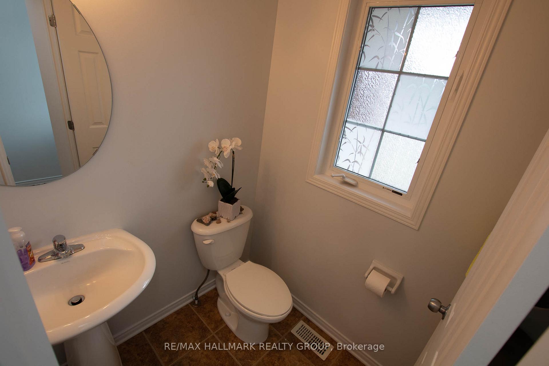 Photo 5 of 126 Lokoya Street, Ottawa, Kanata - Emerald Meadows/Trailwest — HOMEH