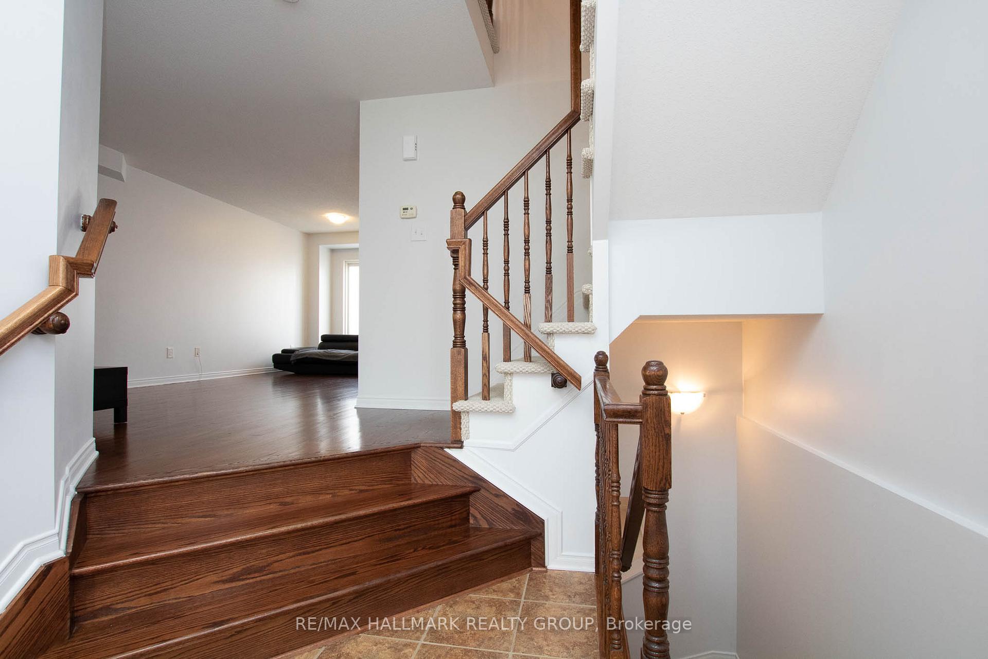 Photo 7 of 126 Lokoya Street, Ottawa, Kanata - Emerald Meadows/Trailwest — HOMEH