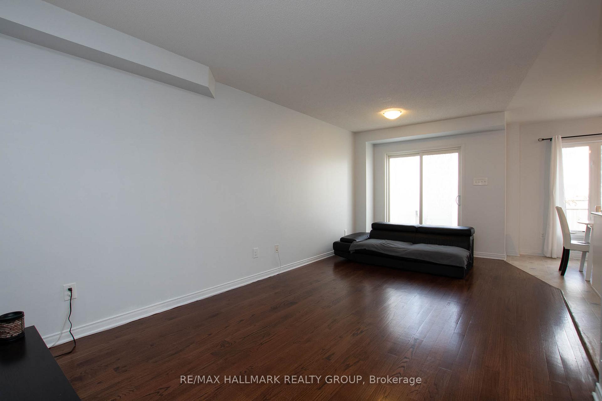 Photo 8 of 126 Lokoya Street, Ottawa, Kanata - Emerald Meadows/Trailwest — HOMEH