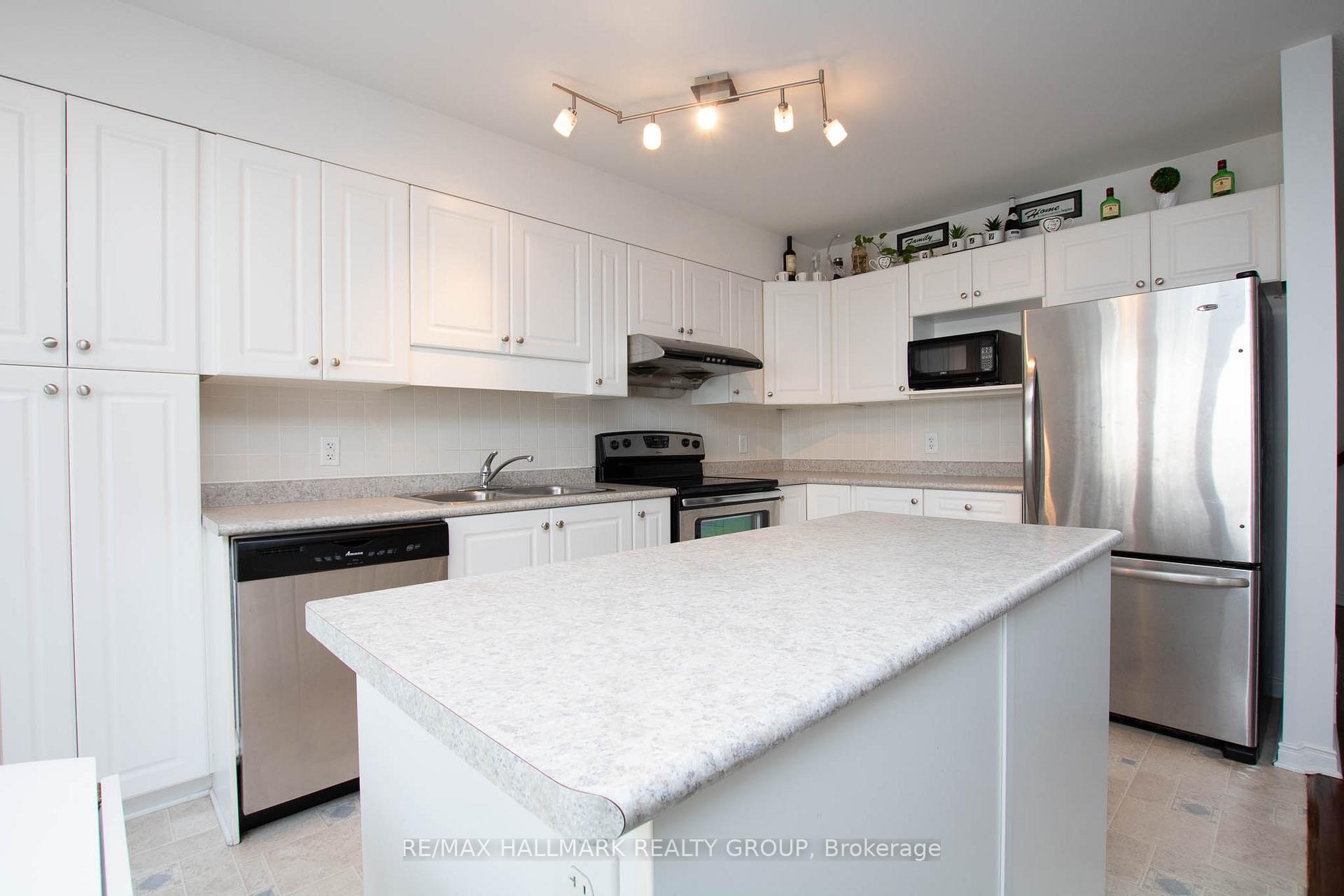 Photo 12 of 126 Lokoya Street, Ottawa, Kanata - Emerald Meadows/Trailwest — HOMEH