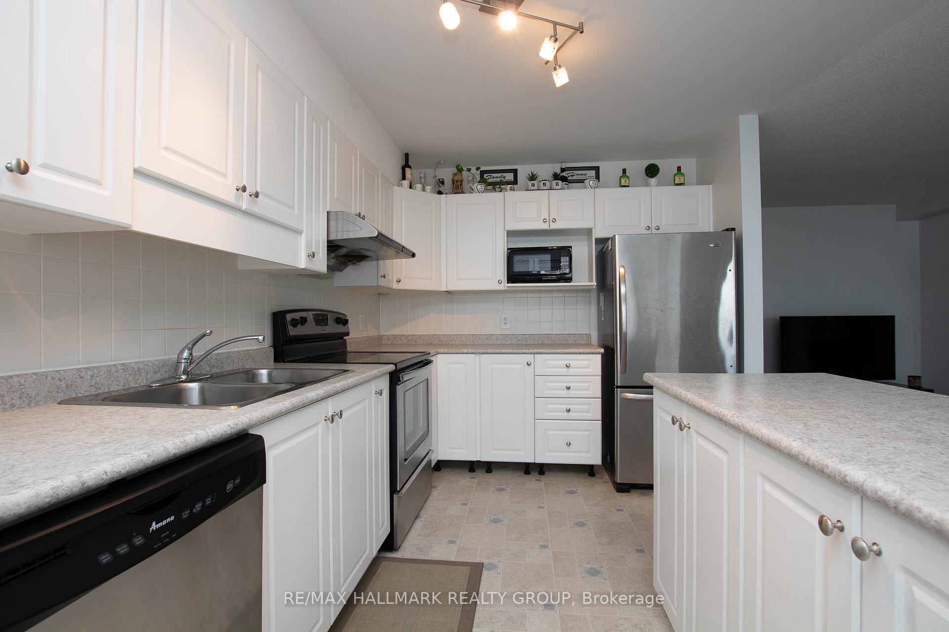 Photo 13 of 126 Lokoya Street, Ottawa, Kanata - Emerald Meadows/Trailwest — HOMEH