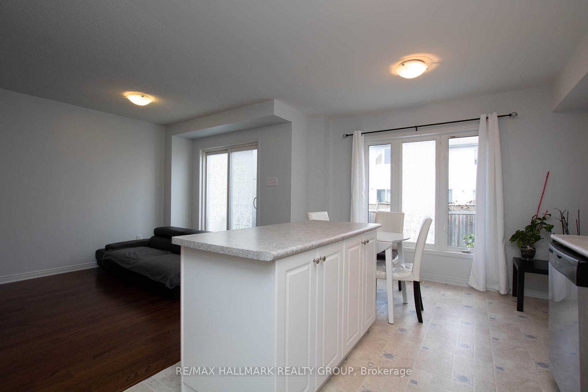 Photo 14 of 126 Lokoya Street, Ottawa, Kanata - Emerald Meadows/Trailwest — HOMEH