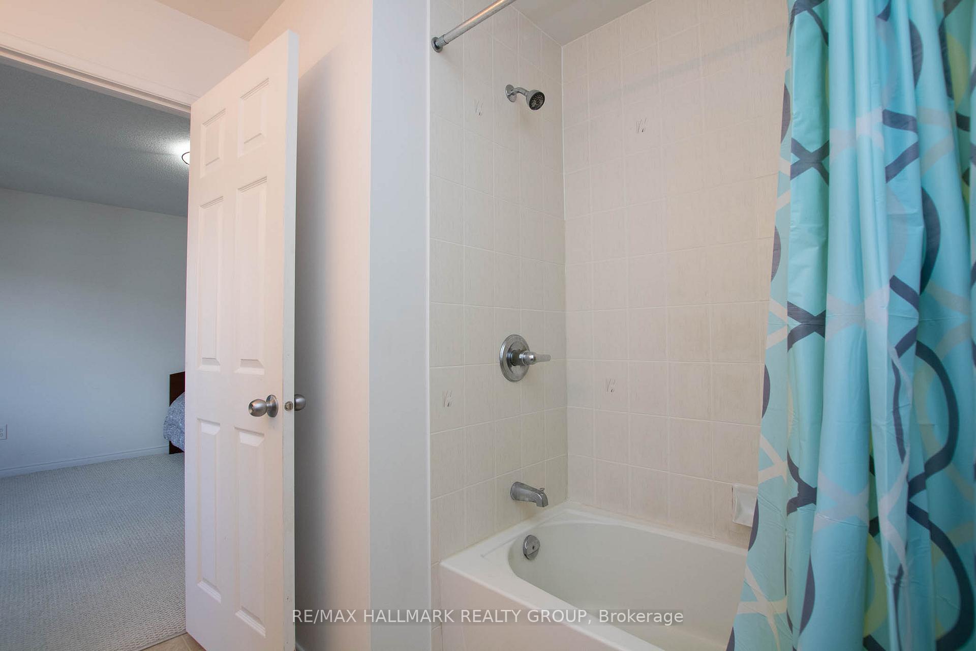 Photo 20 of 126 Lokoya Street, Ottawa, Kanata - Emerald Meadows/Trailwest — HOMEH