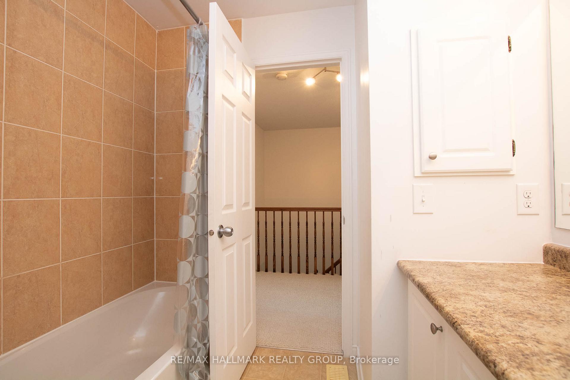 Photo 27 of 126 Lokoya Street, Ottawa, Kanata - Emerald Meadows/Trailwest — HOMEH