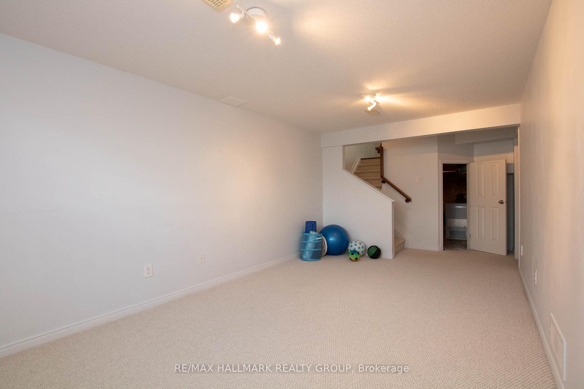 Photo 28 of 126 Lokoya Street, Ottawa, Kanata - Emerald Meadows/Trailwest — HOMEH