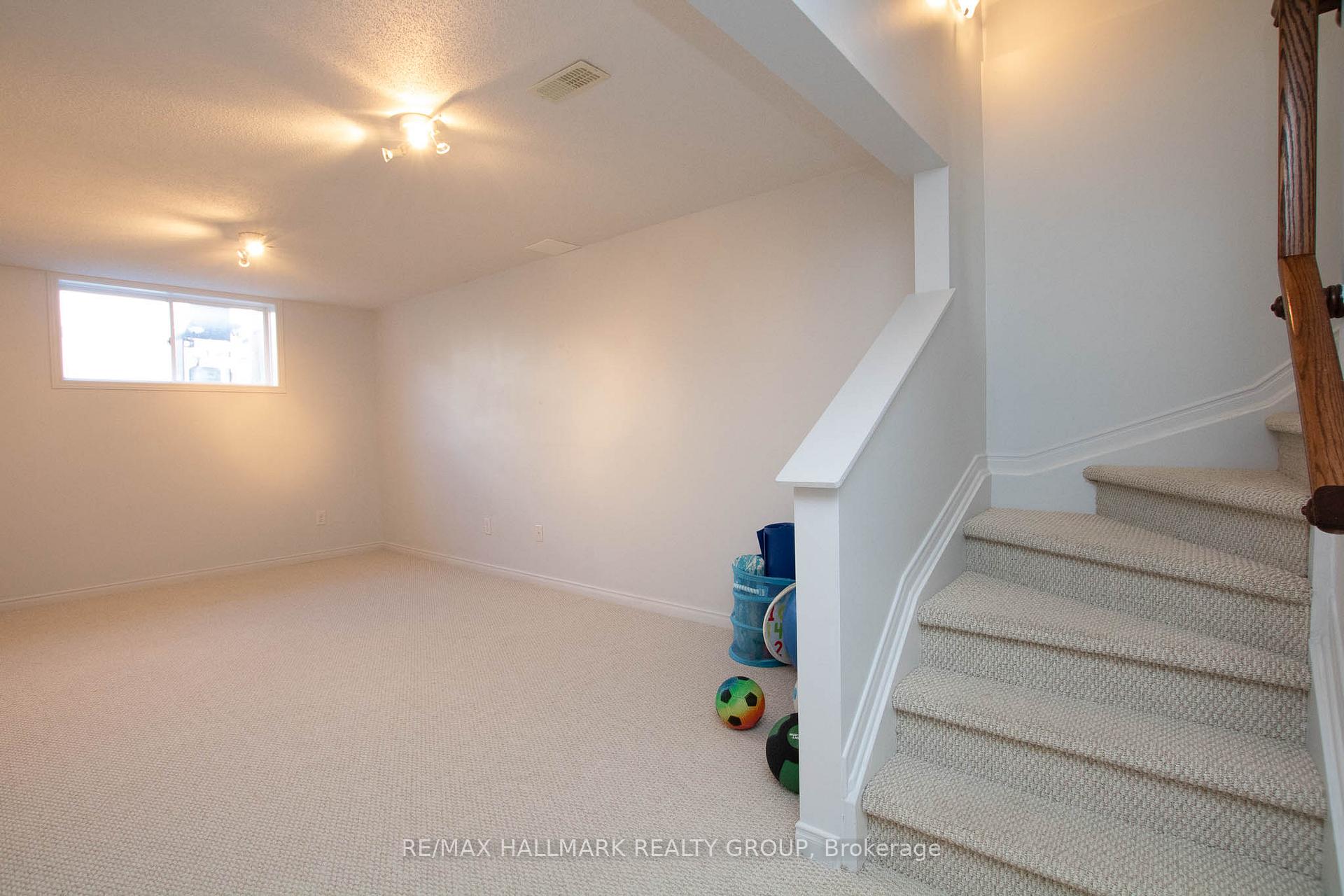 Photo 29 of 126 Lokoya Street, Ottawa, Kanata - Emerald Meadows/Trailwest — HOMEH