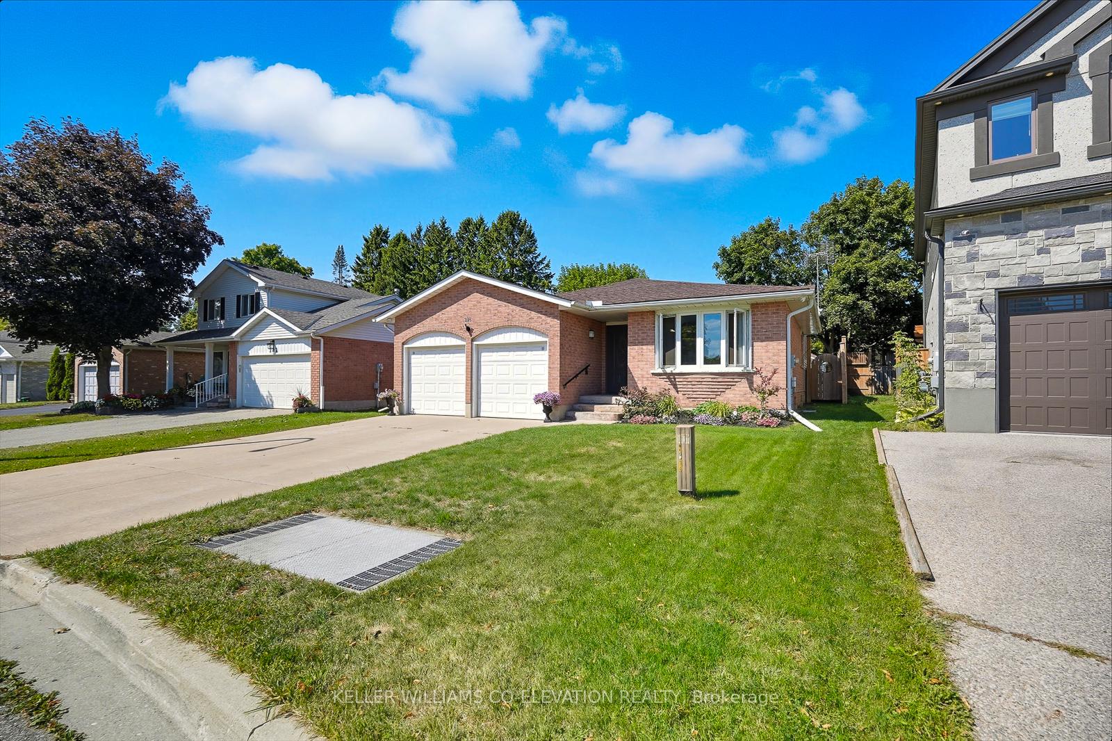 Photo 2 of 286 Tagge Crescent, Kitchener — HOMEH