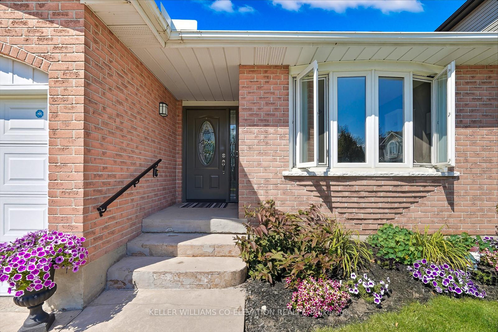 Photo 3 of 286 Tagge Crescent, Kitchener — HOMEH