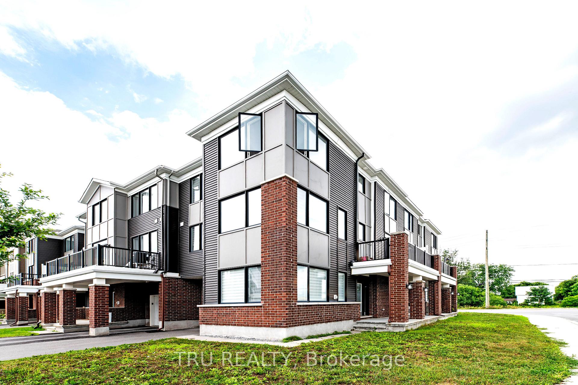 Photo 1 of 34 Caspian Row, Ottawa, Kanata - Emerald Meadows/Trailwest — HOMEH
