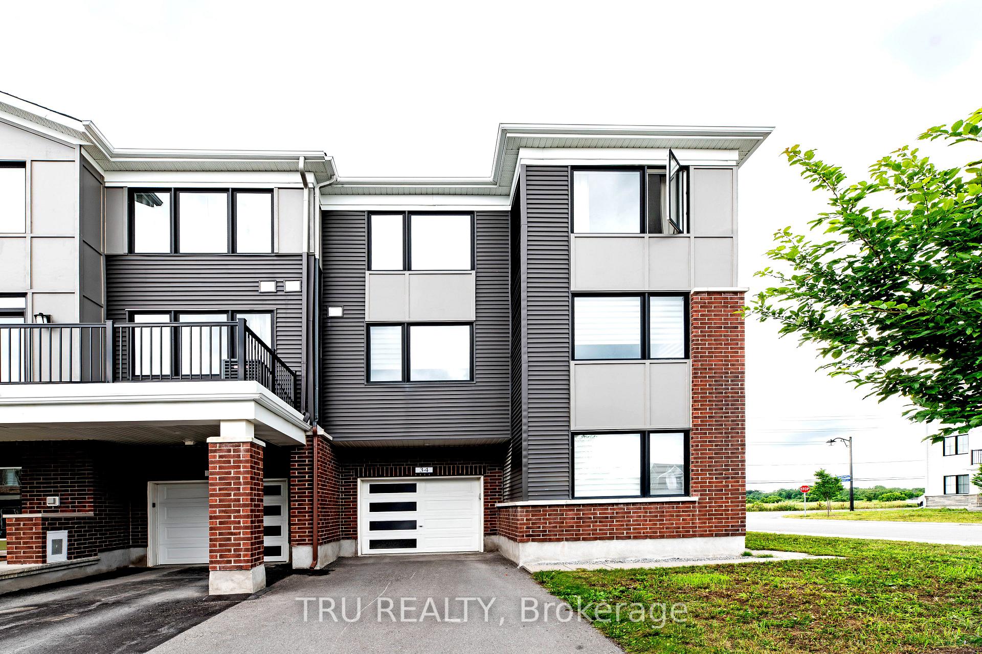 Photo 2 of 34 Caspian Row, Ottawa, Kanata - Emerald Meadows/Trailwest — HOMEH