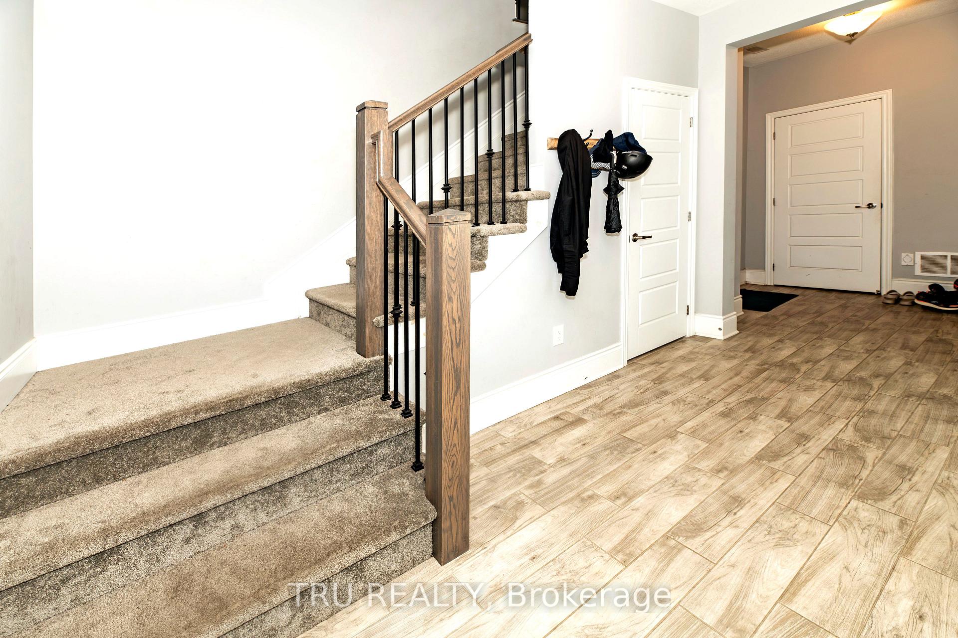 Photo 6 of 34 Caspian Row, Ottawa, Kanata - Emerald Meadows/Trailwest — HOMEH
