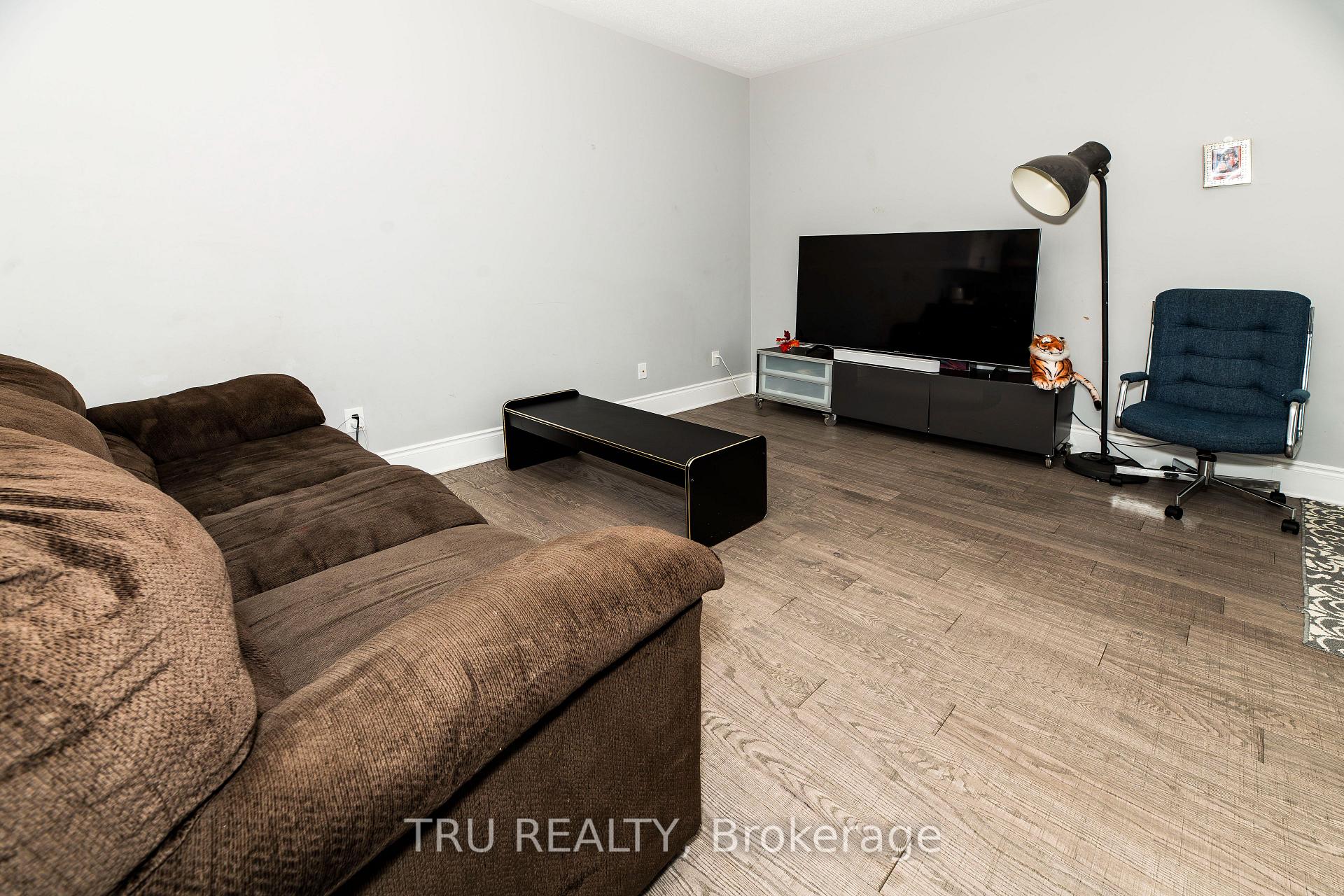 Photo 8 of 34 Caspian Row, Ottawa, Kanata - Emerald Meadows/Trailwest — HOMEH