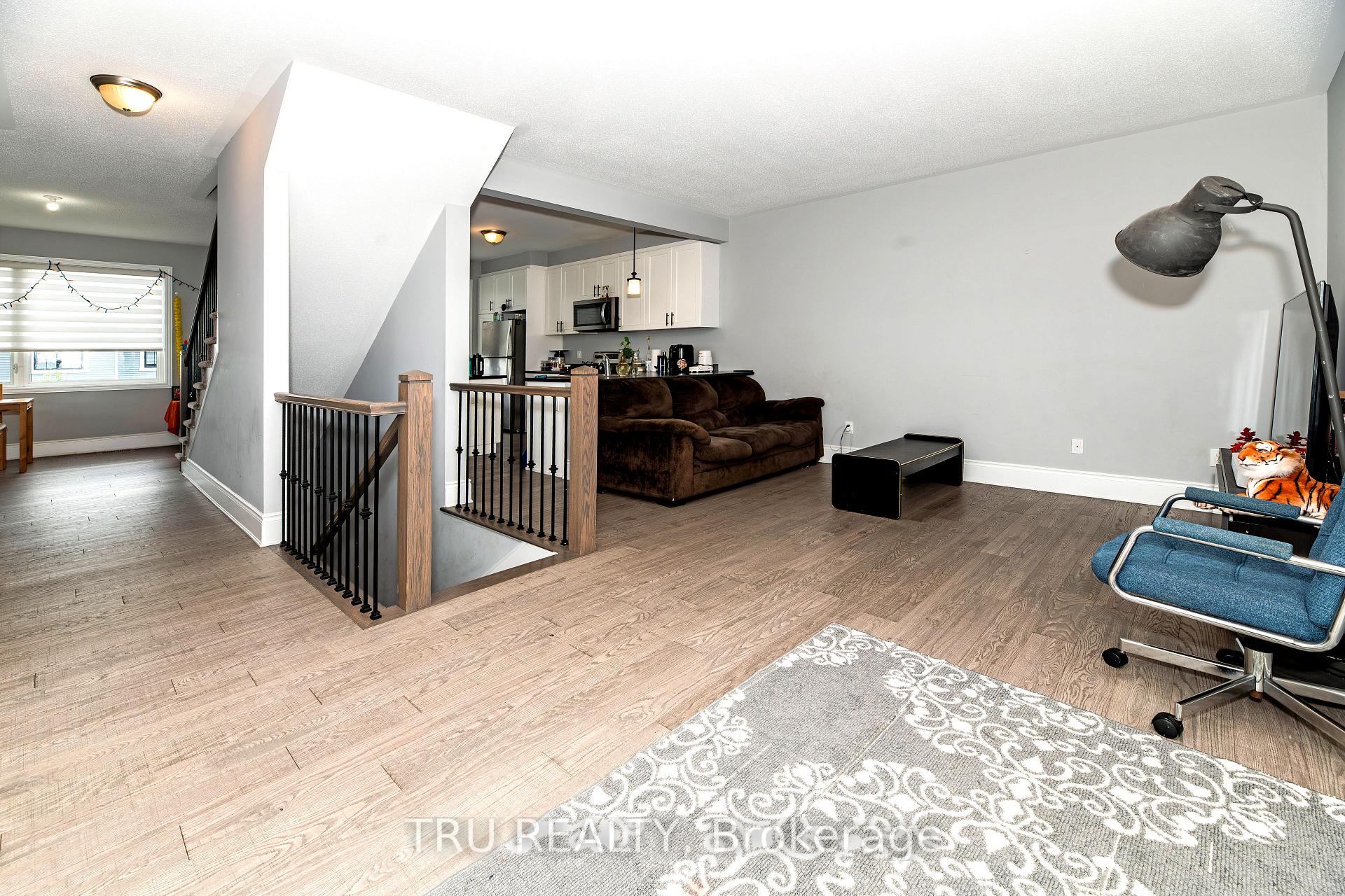 Photo 10 of 34 Caspian Row, Ottawa, Kanata - Emerald Meadows/Trailwest — HOMEH