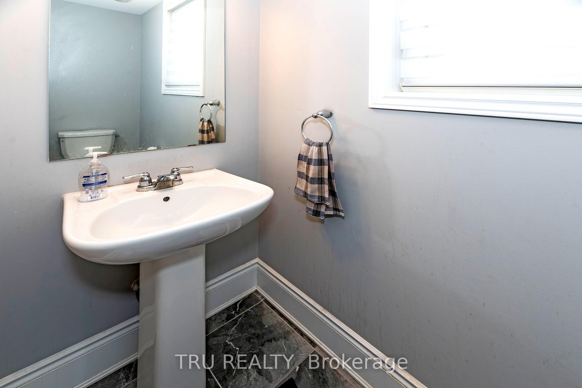 Photo 11 of 34 Caspian Row, Ottawa, Kanata - Emerald Meadows/Trailwest — HOMEH
