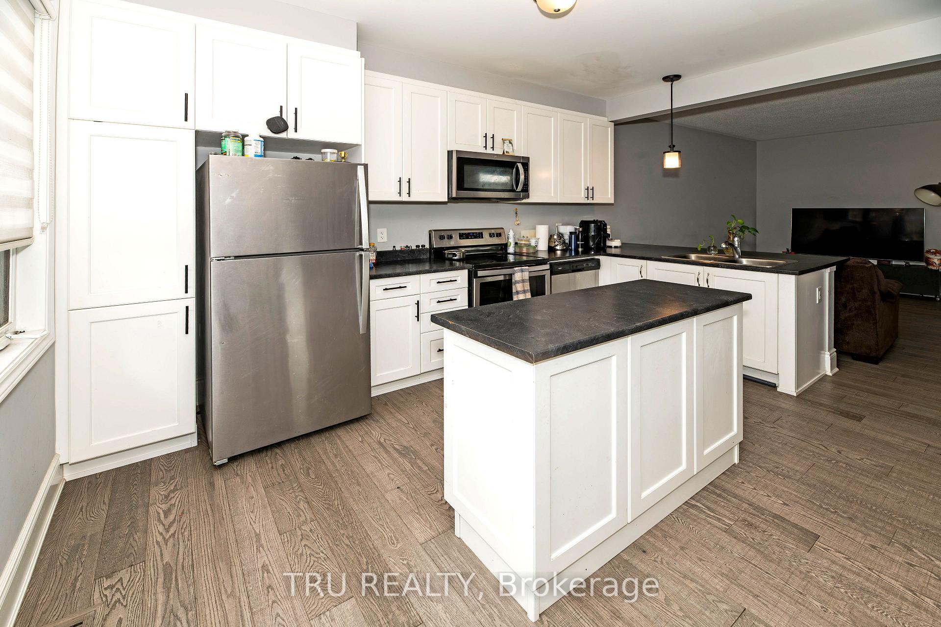Photo 14 of 34 Caspian Row, Ottawa, Kanata - Emerald Meadows/Trailwest — HOMEH