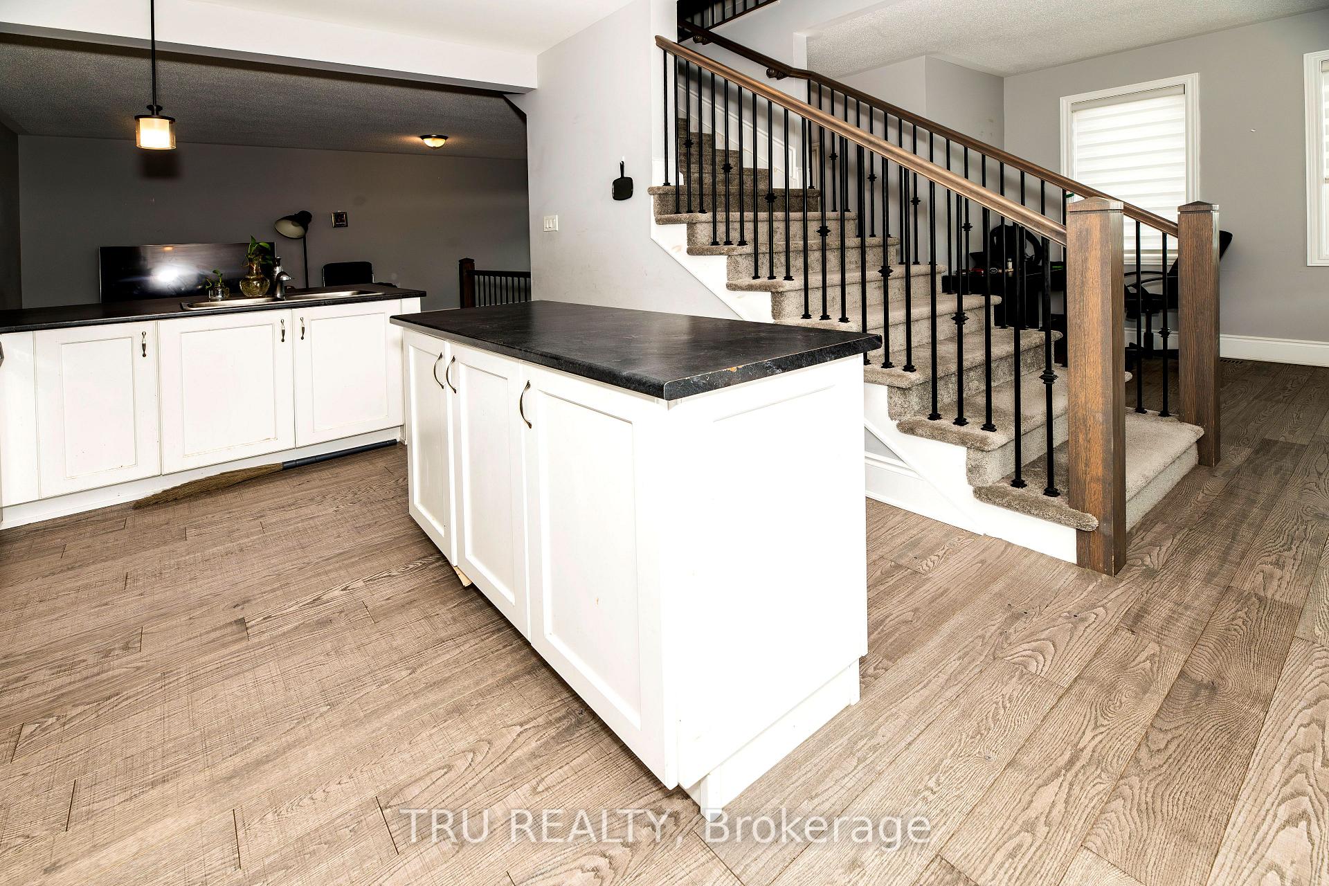 Photo 18 of 34 Caspian Row, Ottawa, Kanata - Emerald Meadows/Trailwest — HOMEH