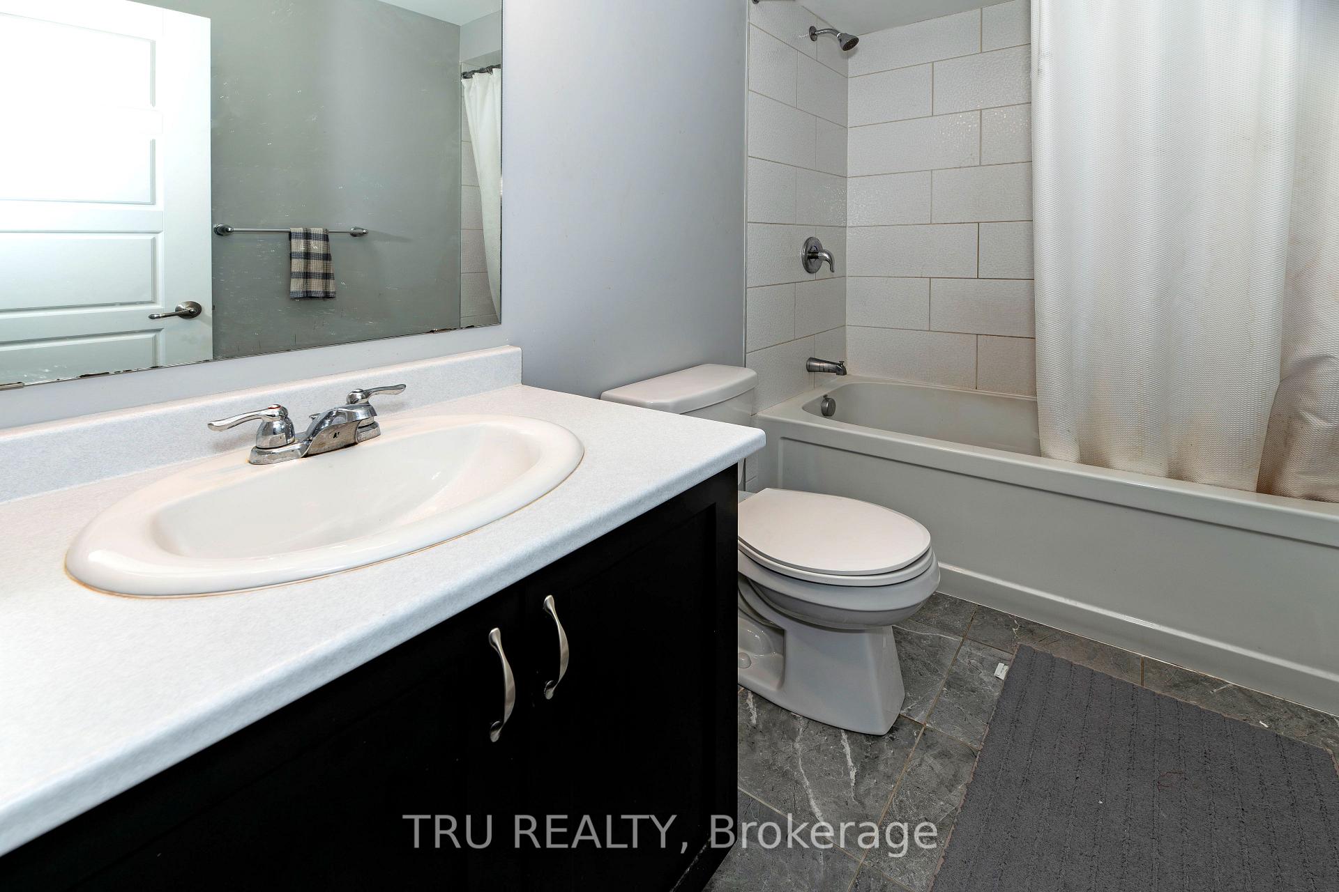 Photo 19 of 34 Caspian Row, Ottawa, Kanata - Emerald Meadows/Trailwest — HOMEH