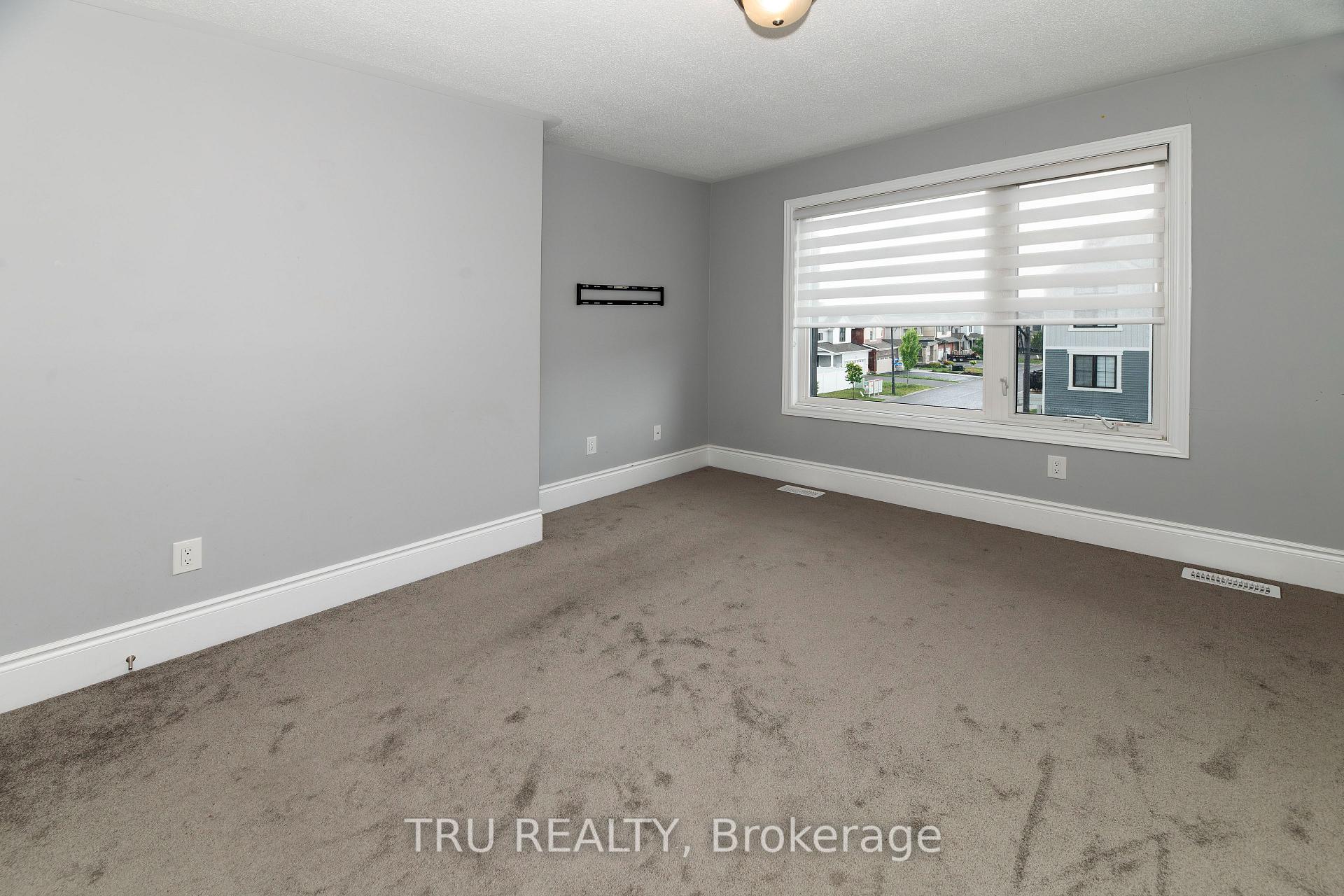 Photo 20 of 34 Caspian Row, Ottawa, Kanata - Emerald Meadows/Trailwest — HOMEH