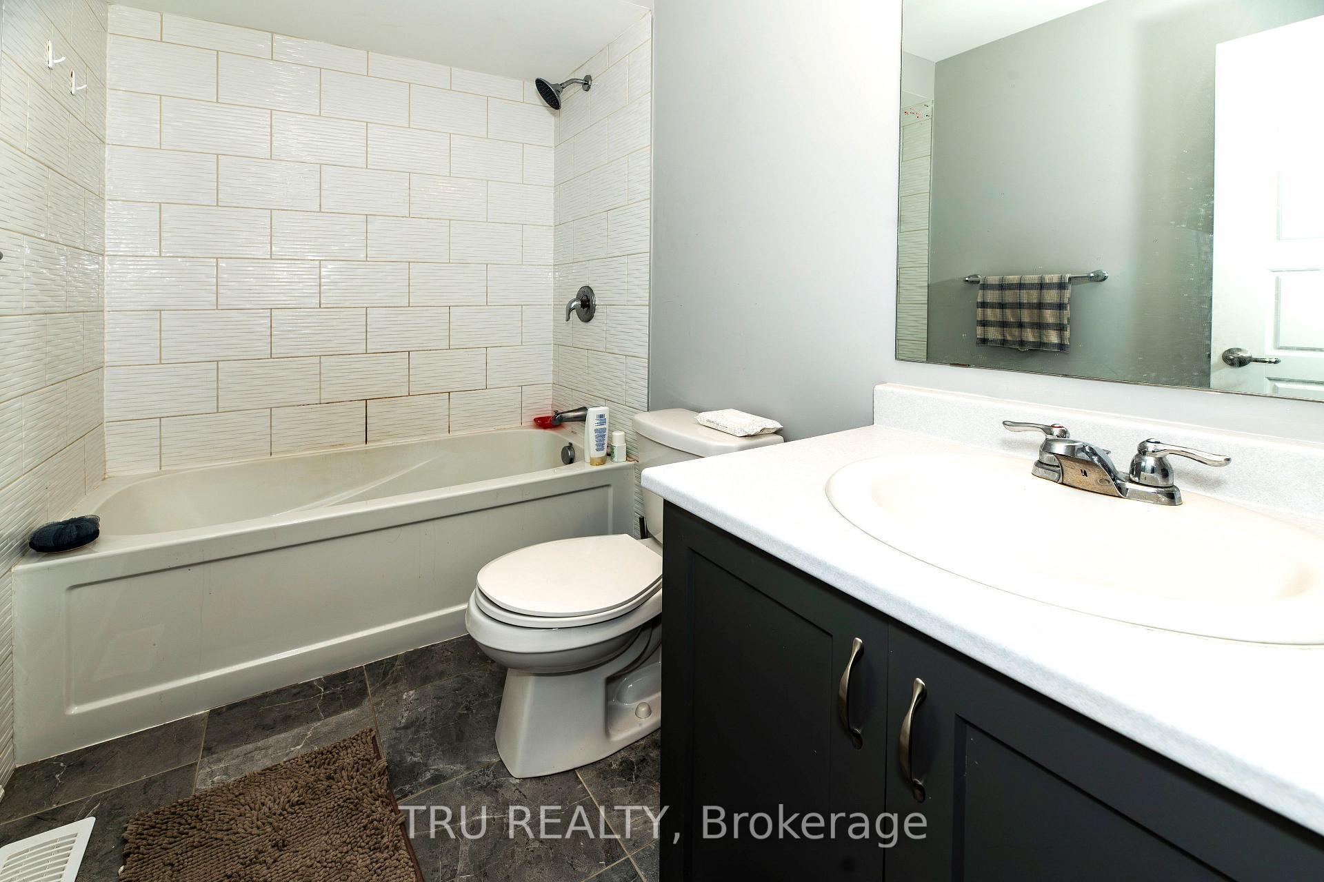 Photo 21 of 34 Caspian Row, Ottawa, Kanata - Emerald Meadows/Trailwest — HOMEH